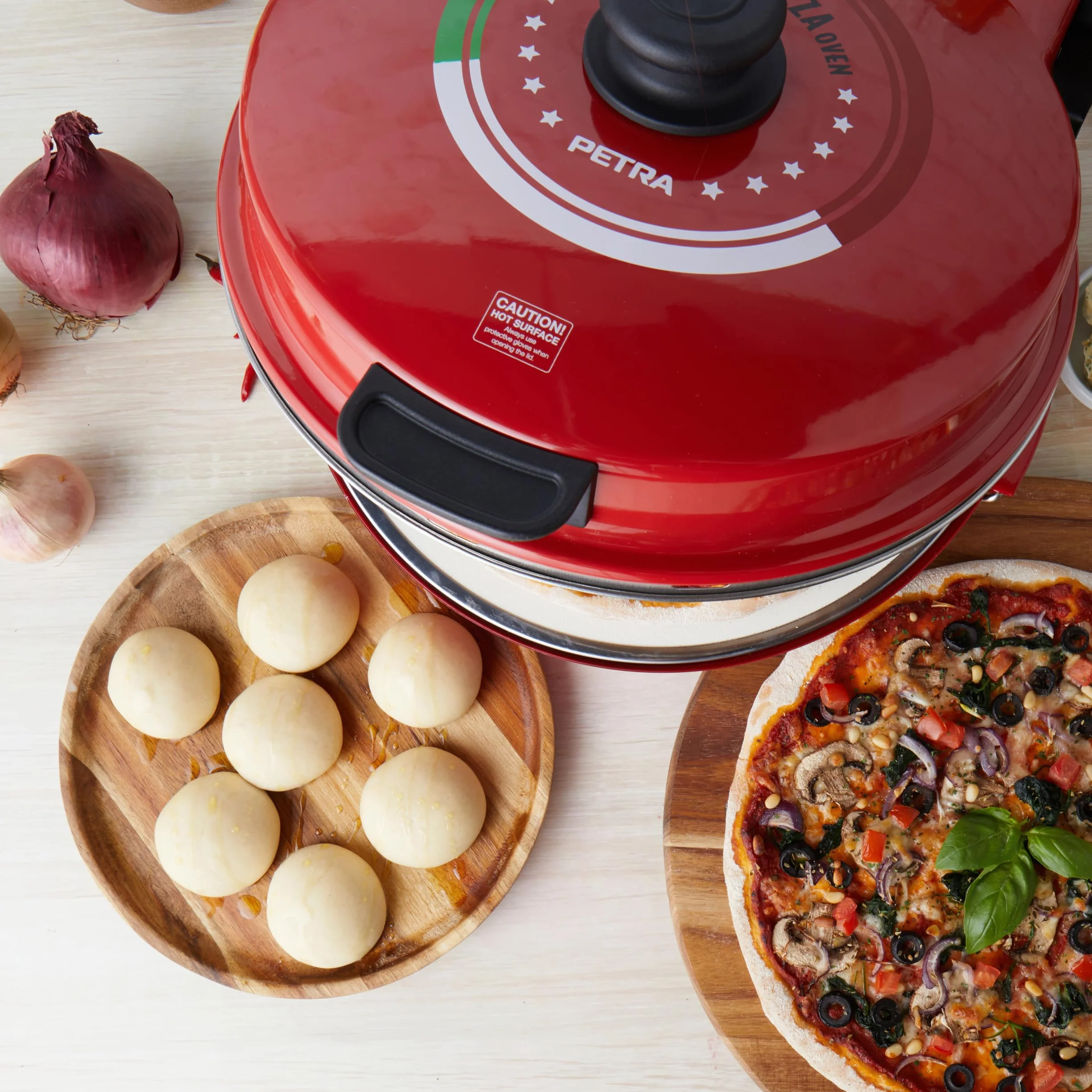 Petra PT5666VDE Elektryczny piecyk do pizzy — 1200 W, 5 ustawien grzania, szybkie nagrzewanie, profesjonalne pieczenie pizzy w 5 minut, wyjmowany kamien do pizzy, nóz i 2 lopatki, czerwony