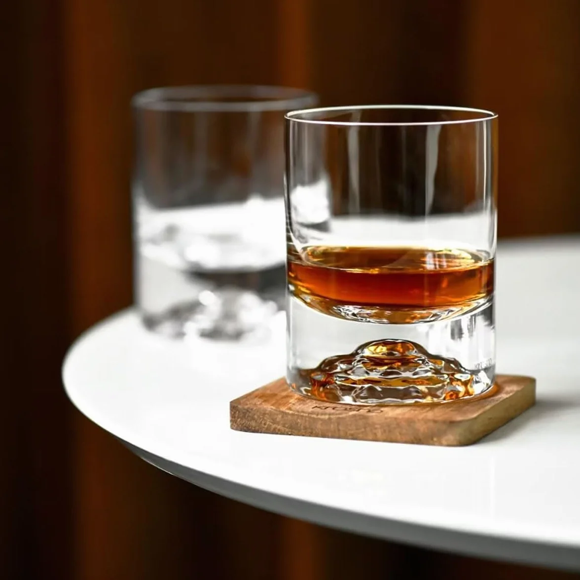 KROSNO Szklanki do whisky i szkockiej | Komplet 2 x 300 ml | Kolekcja Perfect Serve | Produkcja ręczna | Efektowne tłoczenie, Grube dno | Na prezent | Bezołowiowe szkło kryształowe | Mycie ręczne