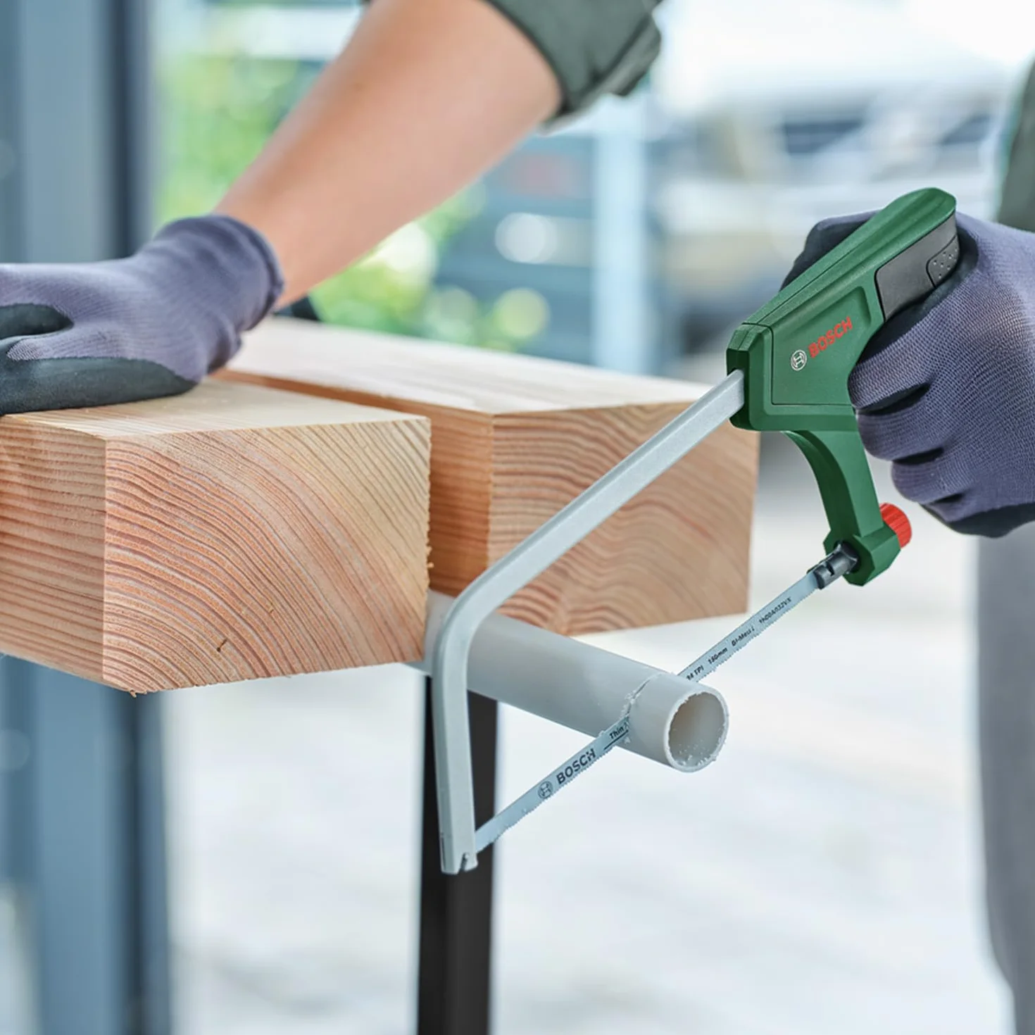 Bosch Piłka do metalu 150 mm (minipiłka do metalu z trwałym bimetal. brzeszczotem do precyz. cięć w metalu, tworzywach i miękkim drewnie, 24 TPI, łatwa wymiana brzeszczotu, miękka rękojeść Softgrip)