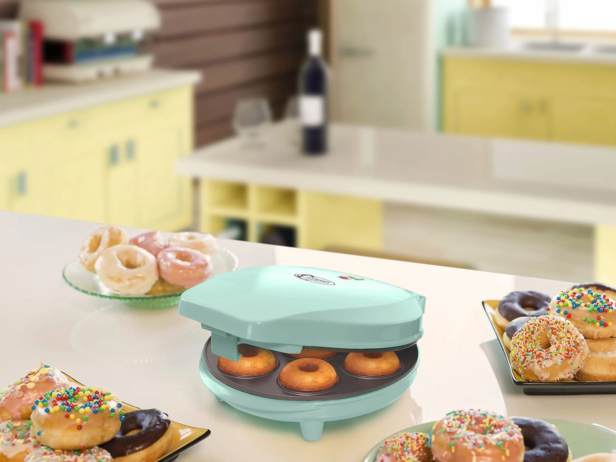 Bestron Donut Maker, Mini Donut Maker na 7 małych pączków, z lampką do pieczenia i nieprzywierającą powłoką, 700 W, kolor: Zielony