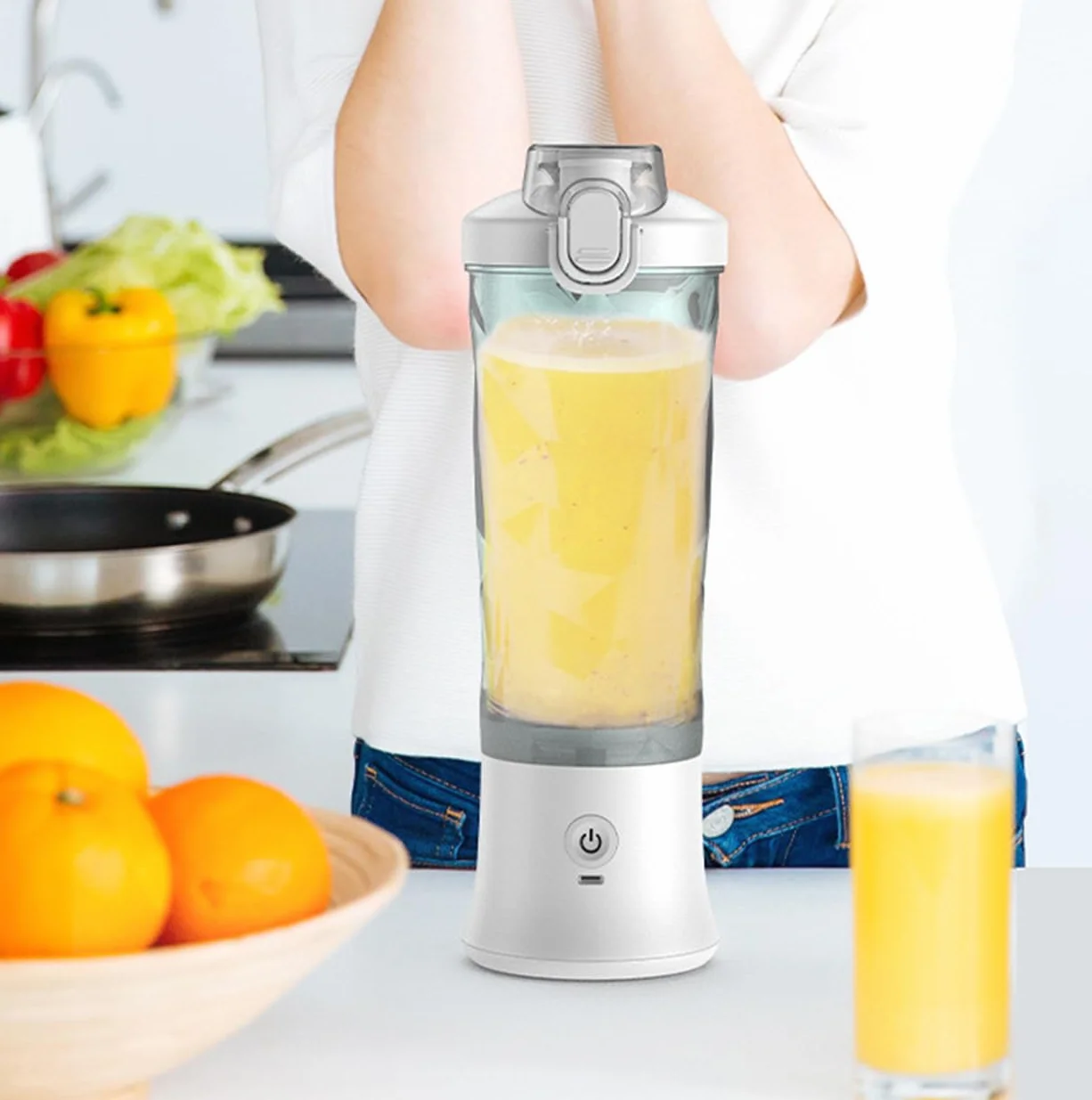 Przenośny blender elektryczna sokowirówka USB bezprzewodowa 600 ml/23,5 uncji rozmiar osobisty popijająca wylewka 6-ostrzowa głowica sportowa podróż LB34 biały