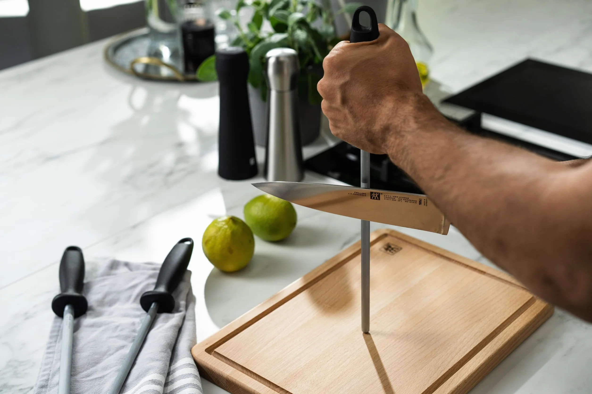 ZWILLING Wetzstahl Verchromt 23 cm Schwarzer Kunststoffgriff