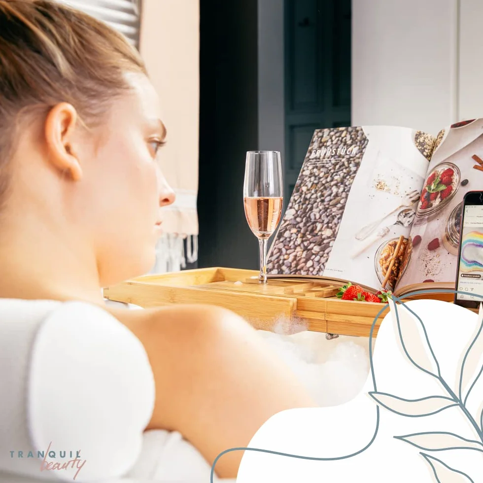 Tranquil Beauty Premium pojemnik na wannę, naturalny, zrównoważony bambus, deska łazienkowa z iPadem, tabletem i stojakiem na telefon, wysuwany drewniany stojak na wannę, regulowana taca łazienkowa z