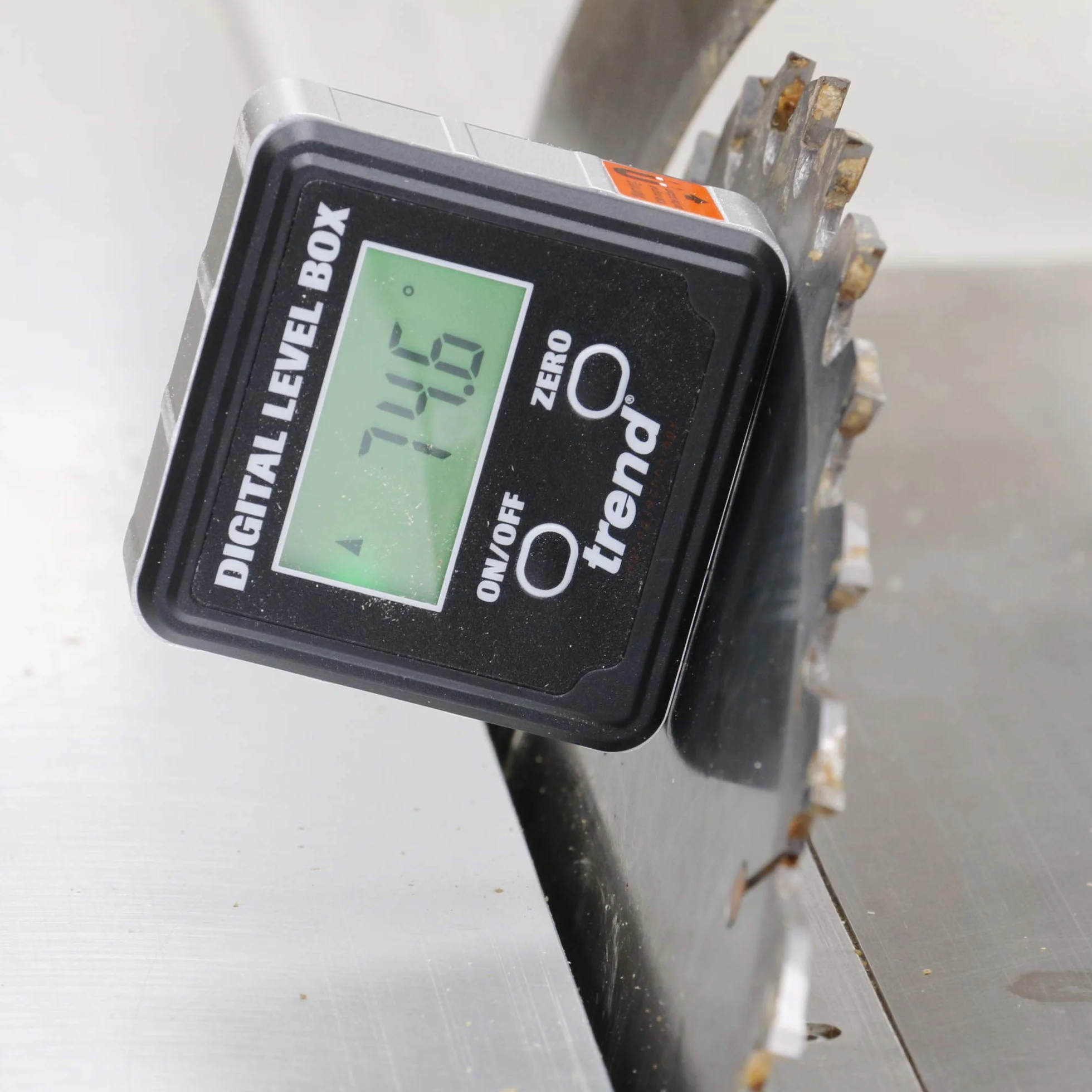 Trend Digital Level Box - magnetyczny celownik kątowy, podstawa magnetyczna do obsługi bez użycia rąk, DLB