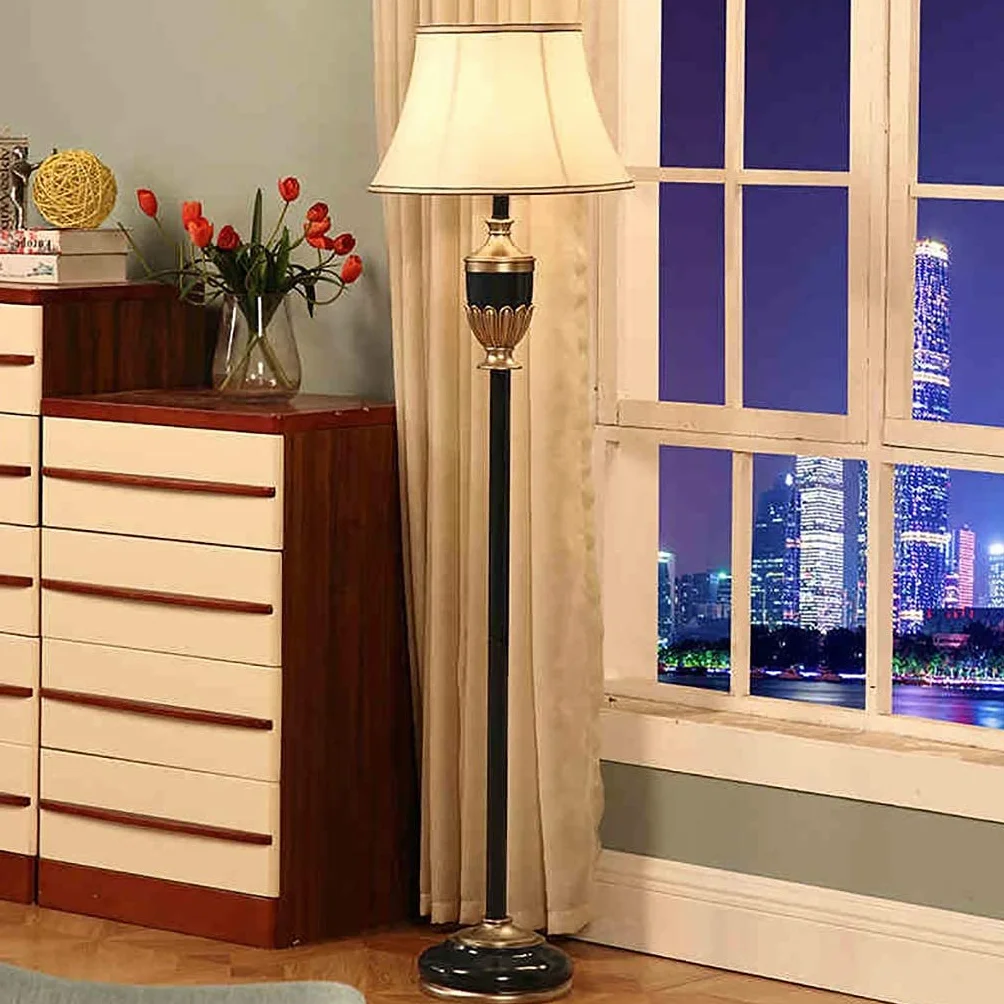Żywiczna lampa podłogowa, lampa stojąca w stylu europejskim do salonu Study Hotel Villa Lampy dekoracyjne 16,14 "× 59,06" needed