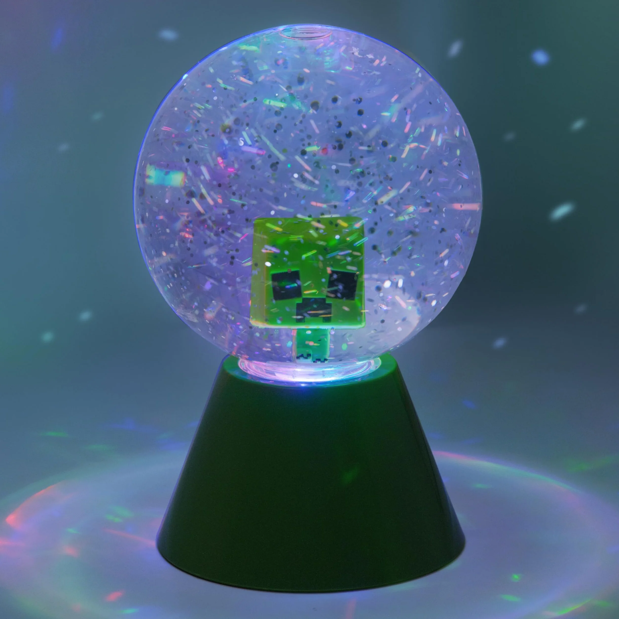 Paladone Minecraft Creeper Brokatowa kula LED, oficjalna licencjonowana kula śnieżna LED zmieniająca kolor dla dzieci i nastolatków, gadżety do gier, kompaktowa konstrukcja, zielona