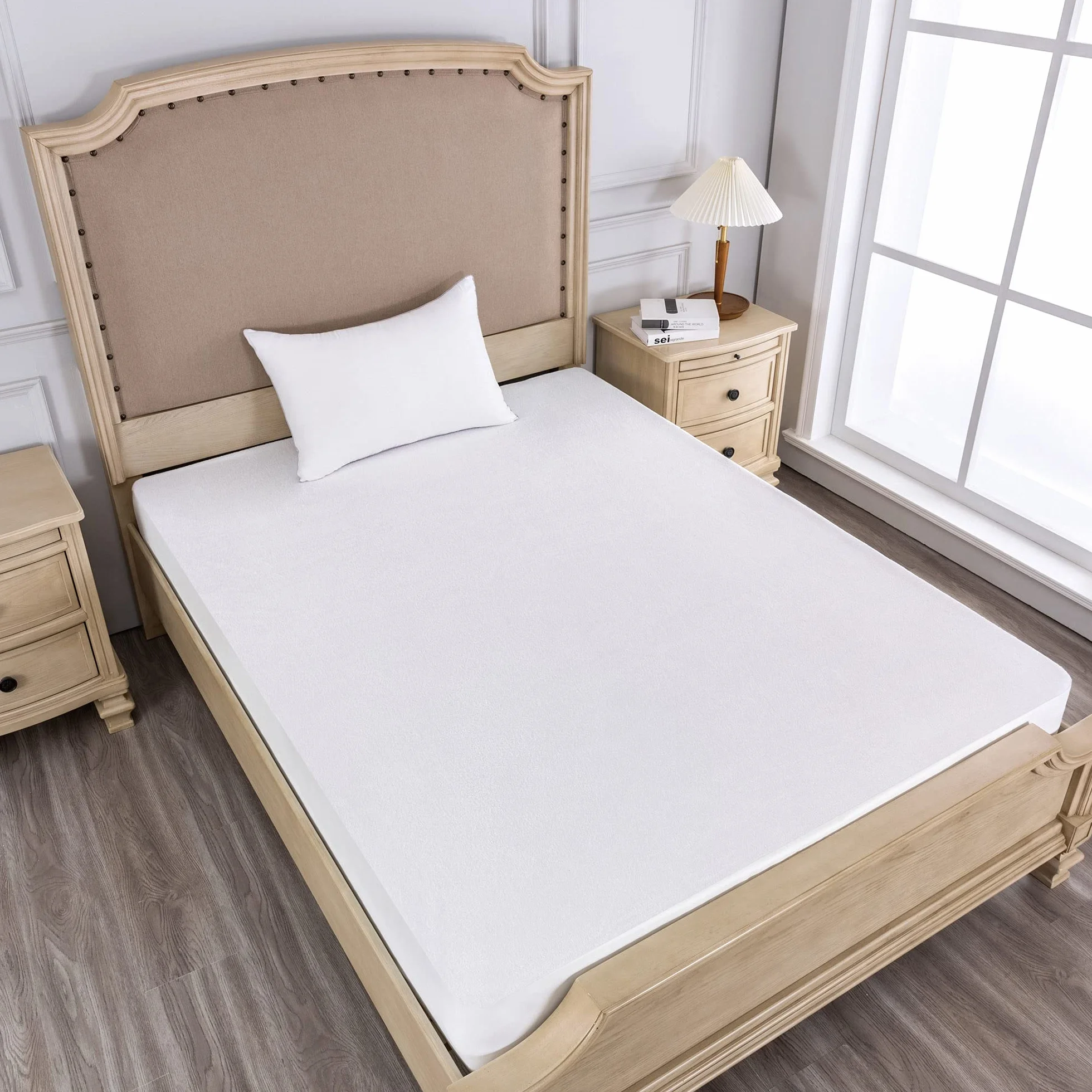 Wodoodporny ochraniacz na materac pojedynczy z bawełny 90 x 190/200 cm, ochrona materaca z miękkiej bawełny gąbczastej z narożnikami, antyalergiczny, przeciw roztoczom i antybakteryjny, biały