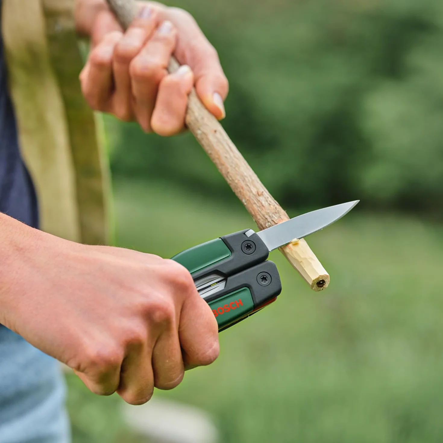 Bosch multitool 16 w 1 (wielofunkcyjny nóż, prac na zewn. i na kempingu, stal nierdz., funkcja blokady, miękka okł. Softgrip, 16 funkcji: szczypce, szczypce do cięcia drutu, wkrętak, nóż, piła itp.)