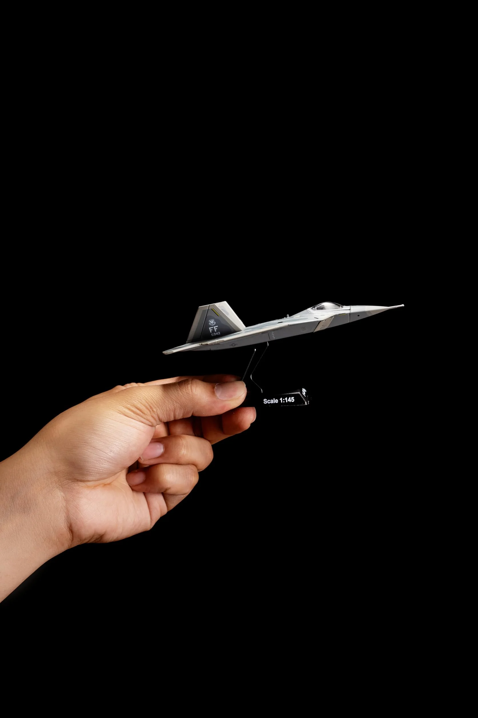 PS5382-1 Raptor Daron USAF F-22 1/145 pojazd