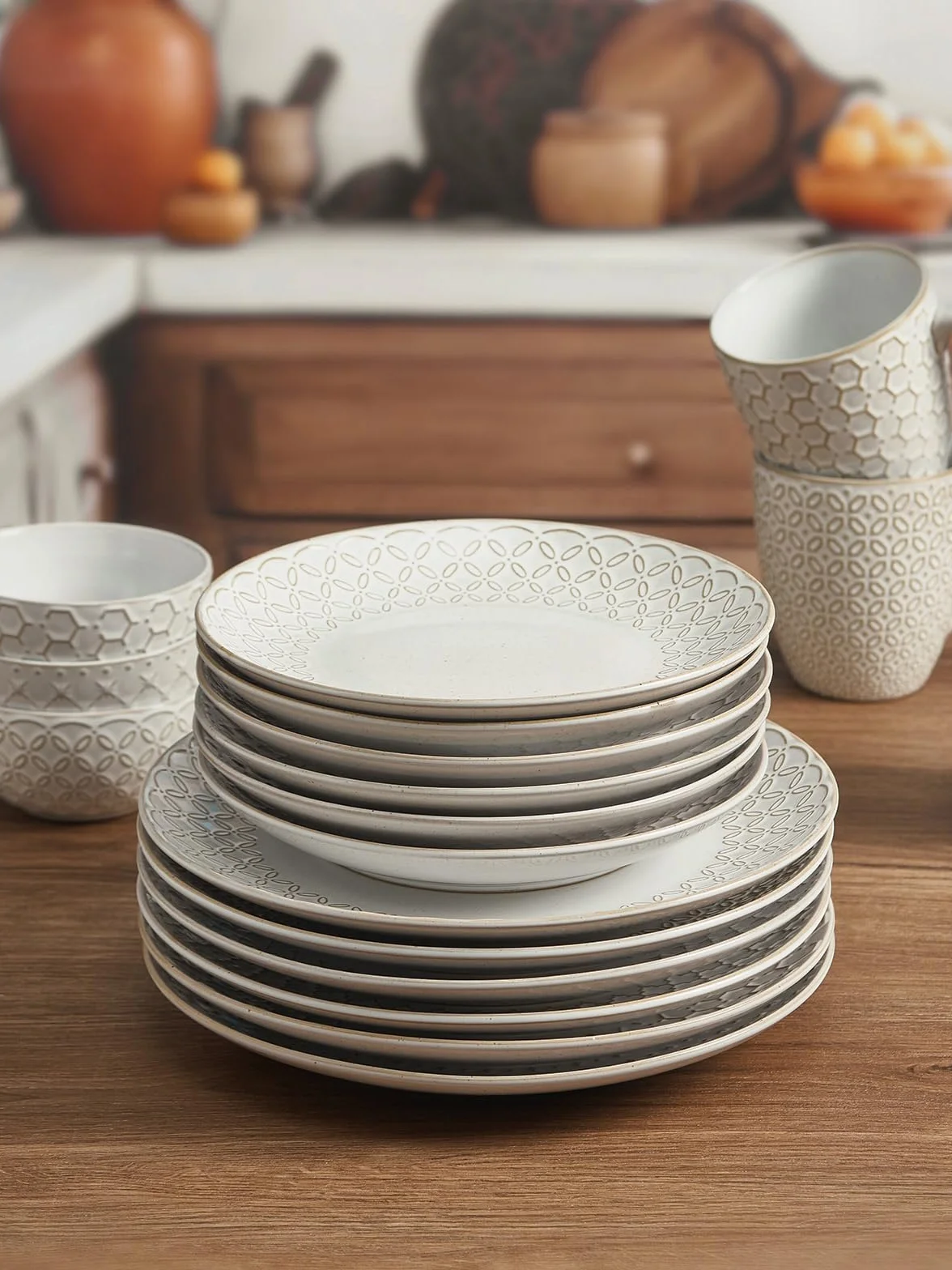 Zestaw 6 talerzy deserowych, ceramiczne talerze sałatkowe, 22 cm, wytłaczane, płaskie talerze do serwowania, na przekąski, mały lunch, sushi, odporne na zarysowania, naczynia z kamionki, nadają się do