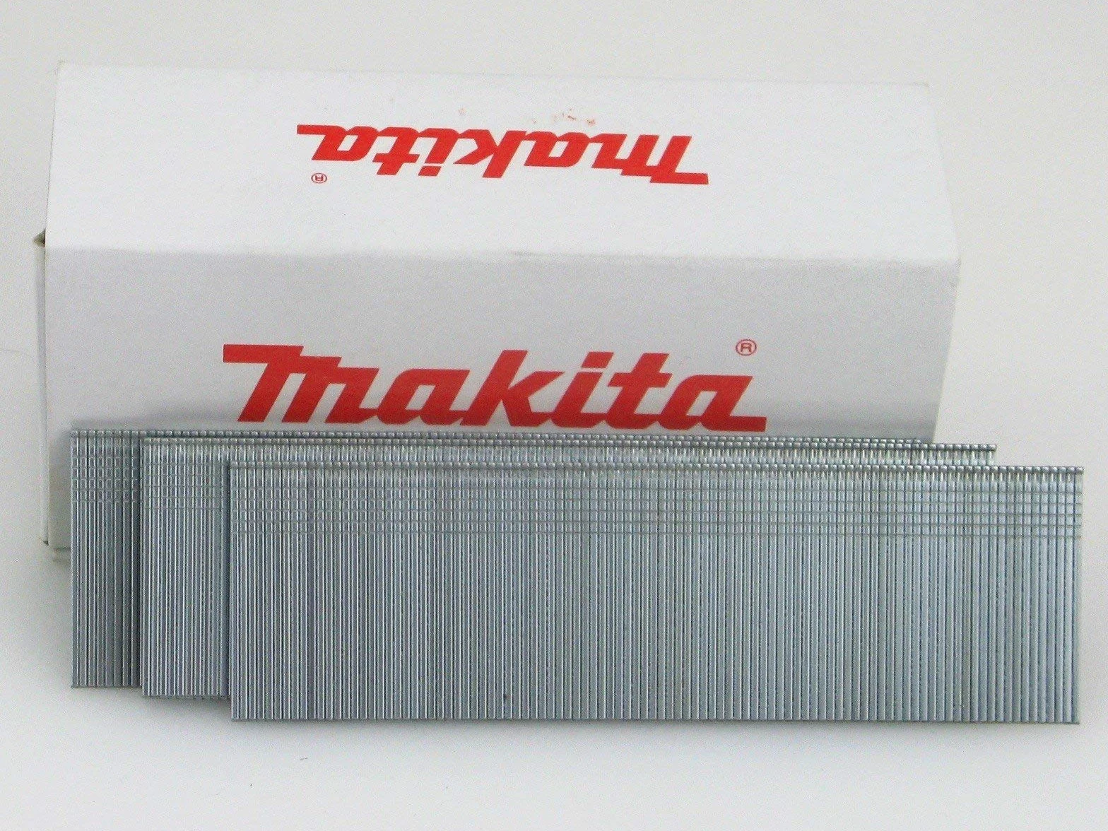 Makita Gwoździe 30 mm do gwoździ sprężonego powietrza AF505-5000 sztuk gwoździe z łbem szprychowym F-31896