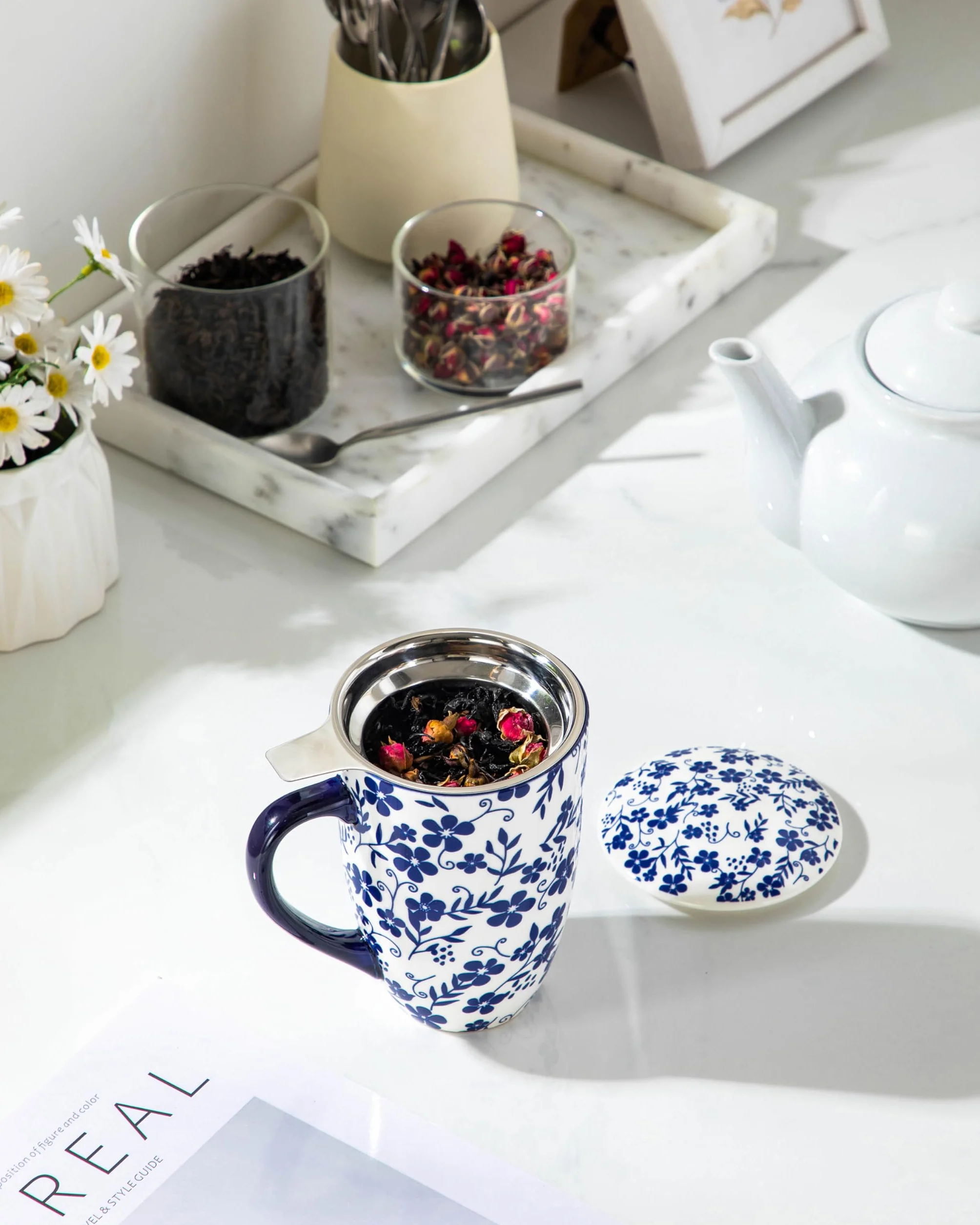 Vancasso SELENE Porcelanowy kubek do herbaty z zaparzaczem i pokrywką Steeps Loose Leaf Tea Type 01