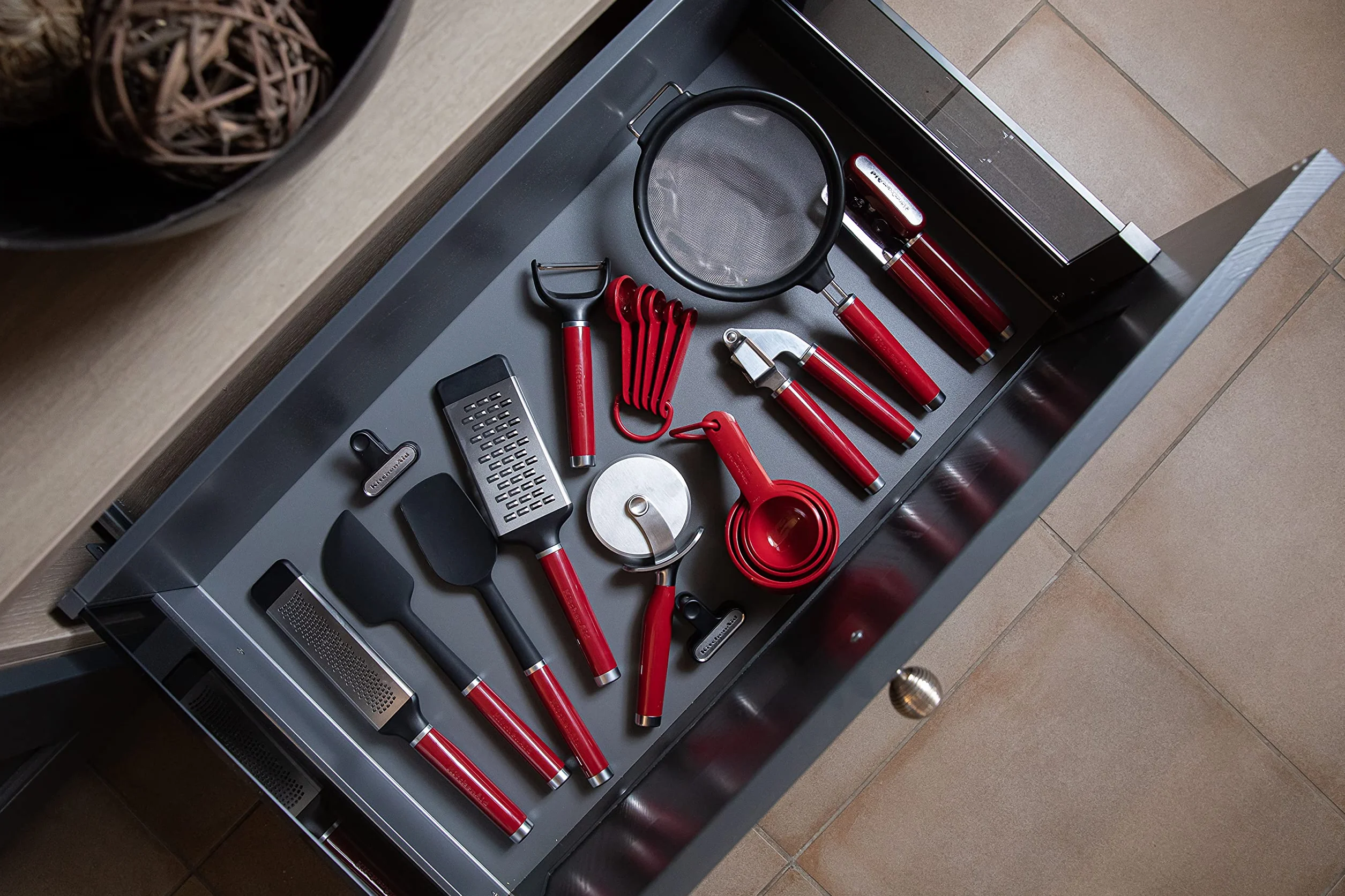 KitchenAid Sito Kuchenne, Drobne Oczka, Stal Nierdzewna - Kolor Empire Red