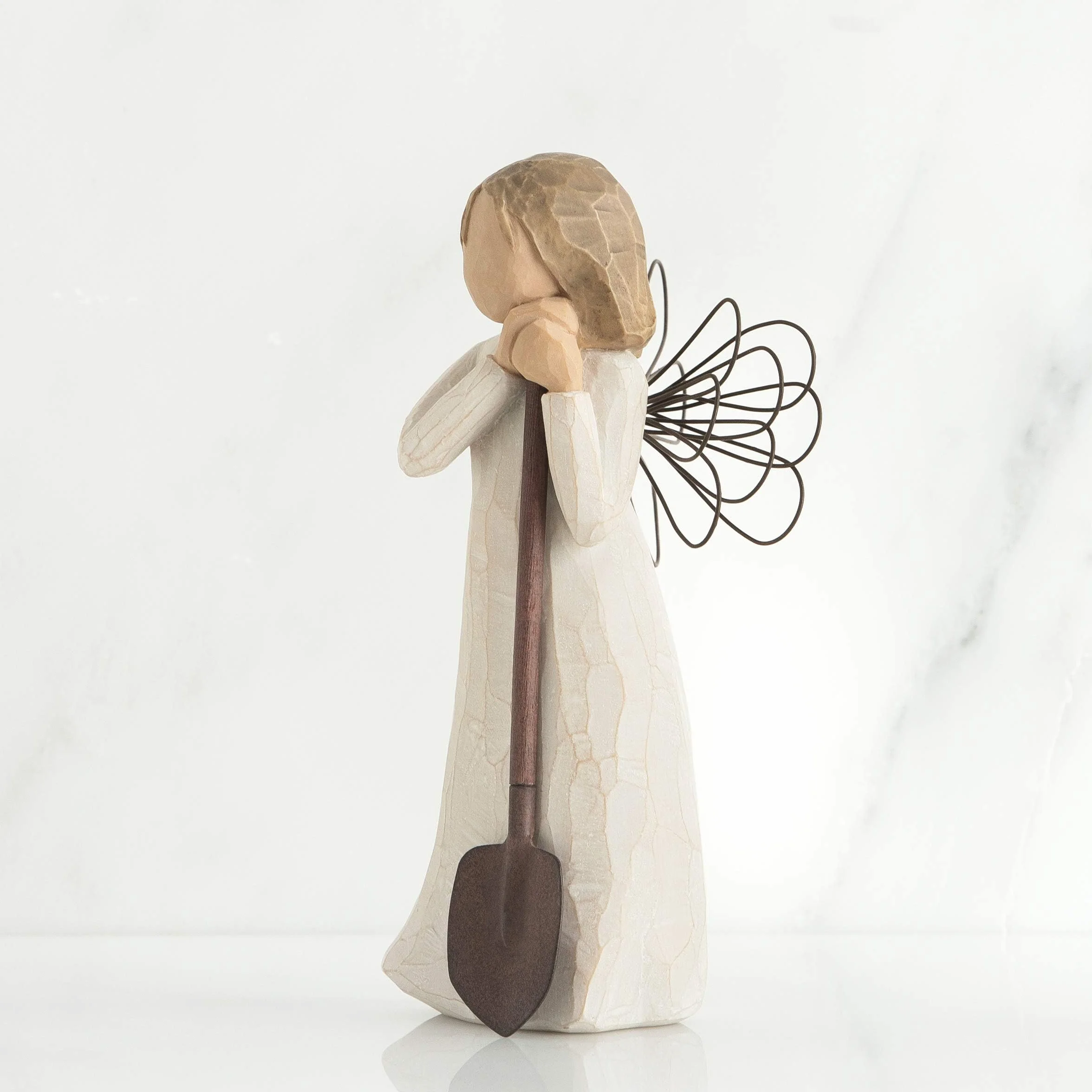 Willow Tree 26103 Figurka anioła ogrodu naturalna 18 x 14 cm
