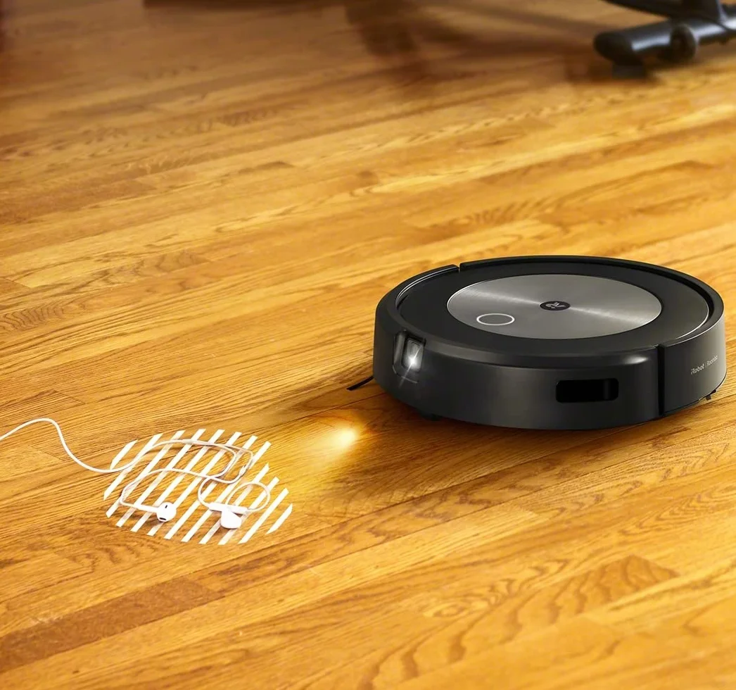 iRobot® Roomba® j7 robot odkurzający z obsługą Wi-Fi, z mapowaniem i dwiema gumowymi szczotkami do wszystkich rodzajów podłóg – rozpoznawanie i unikanie obiektów – uczy się, mapuje i dopasowuje się do