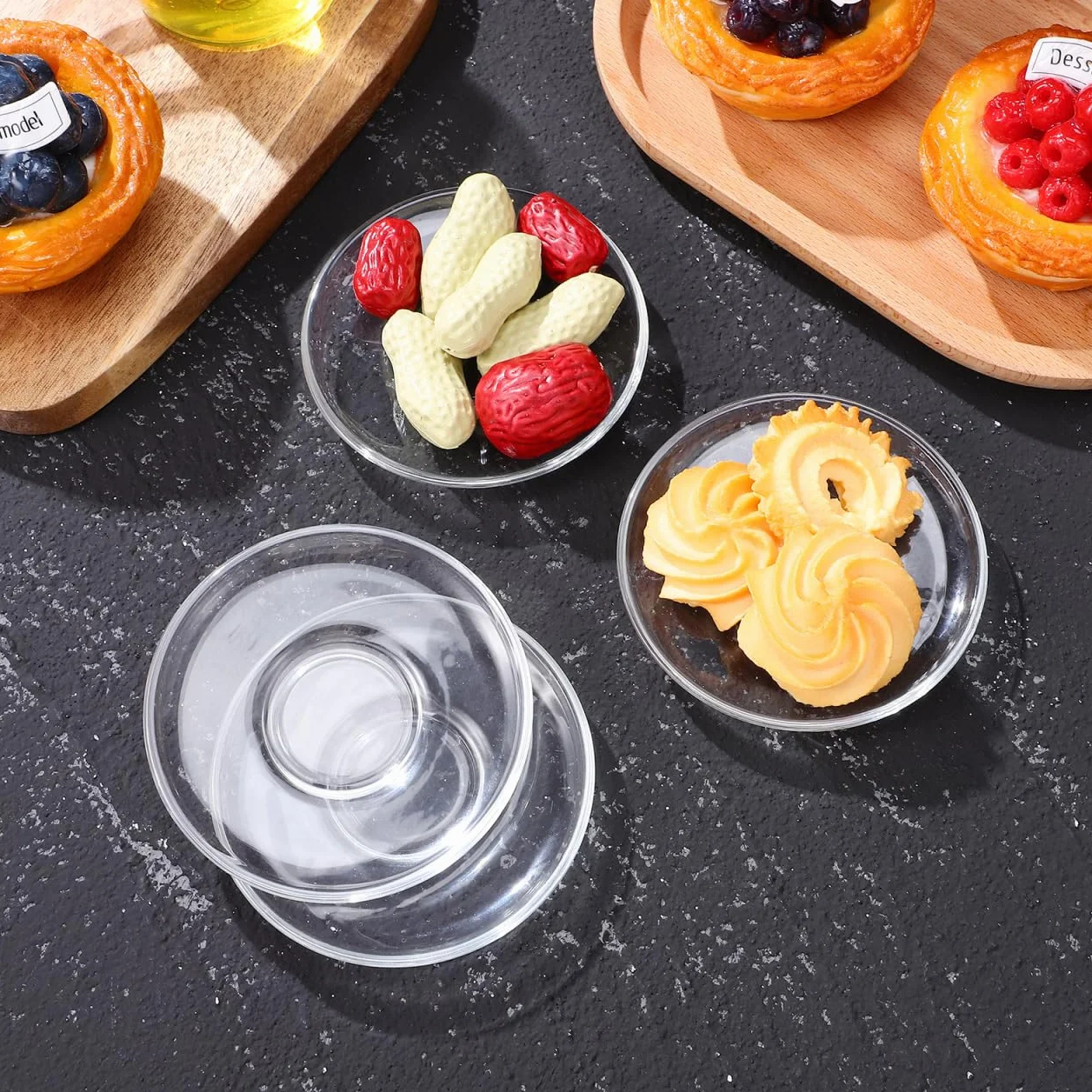 Cabilock 4 sztuki szklanych spodków do herbaty przezroczyste przekąski talerze restauracyjne talerze deserowe artykuły spożywcze talerze do kawy filiżanki herbaty przekąski owoce 9 x 9 cm