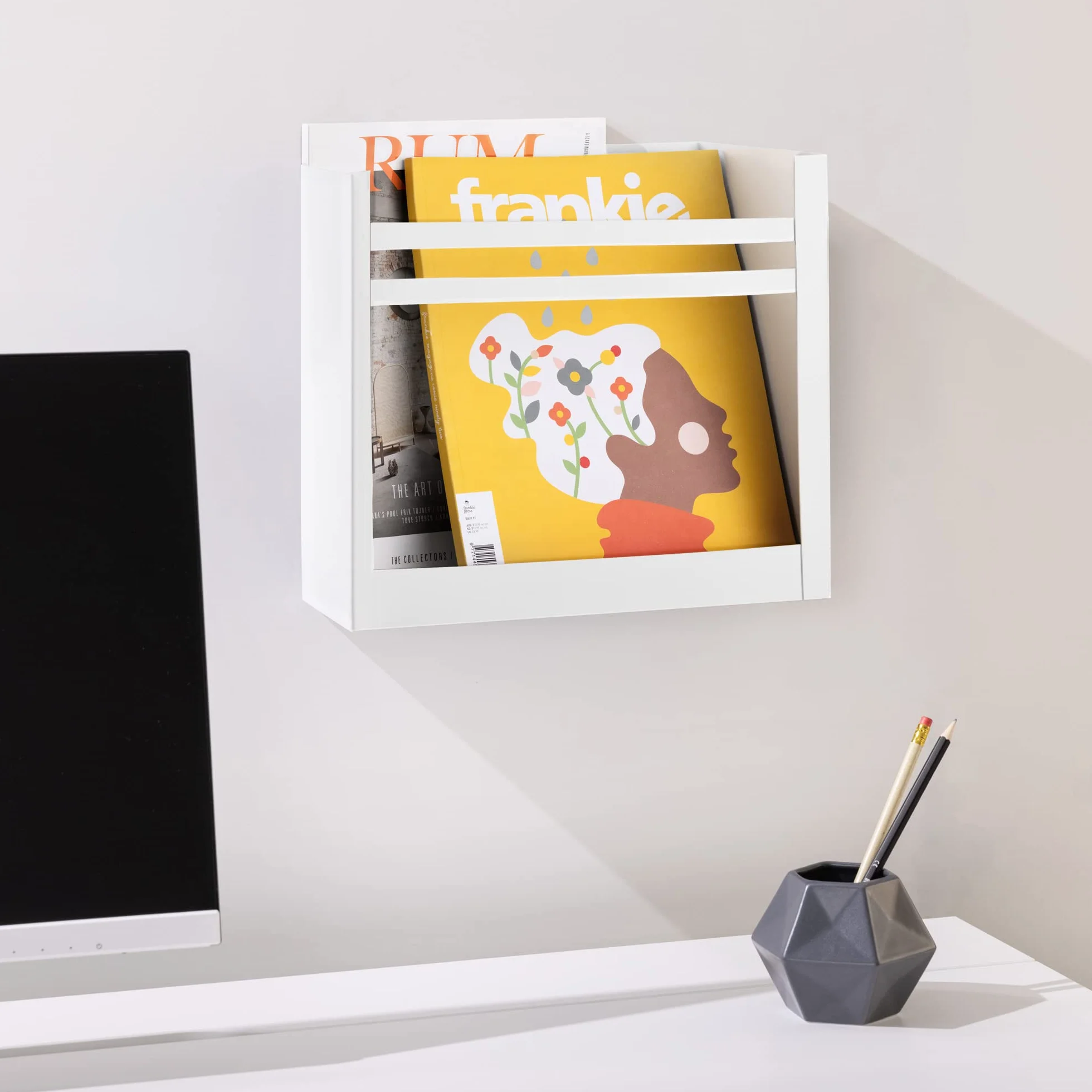 Navaris Stojak na gazety uchwyt ścienny na gazety – 30 x 27 x 11 cm półka na czasopisma, broszury, ulotki – półki do montażu na ścianie
