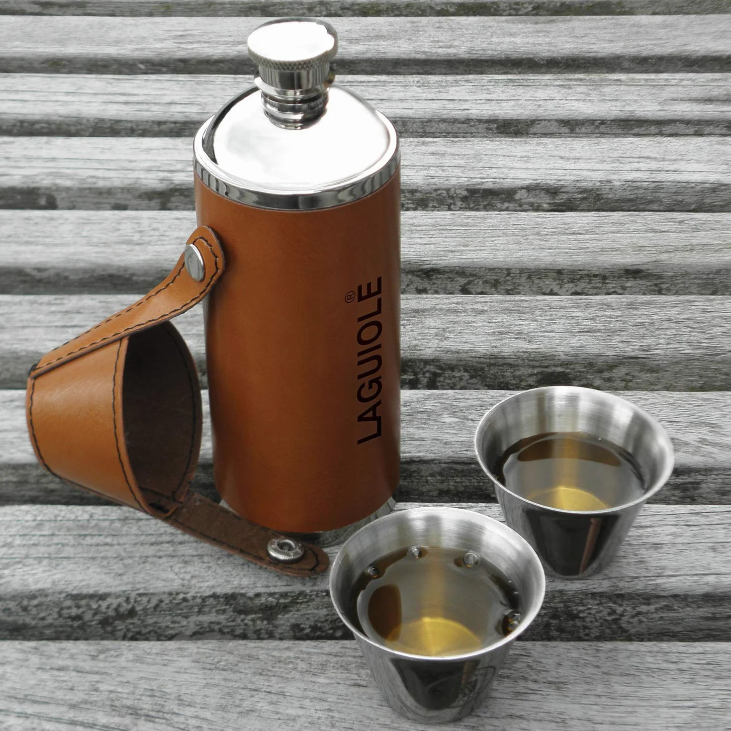 LAGUIOLE Kolba alkoholowa z 2 szklankami 235 ml 8 OZ