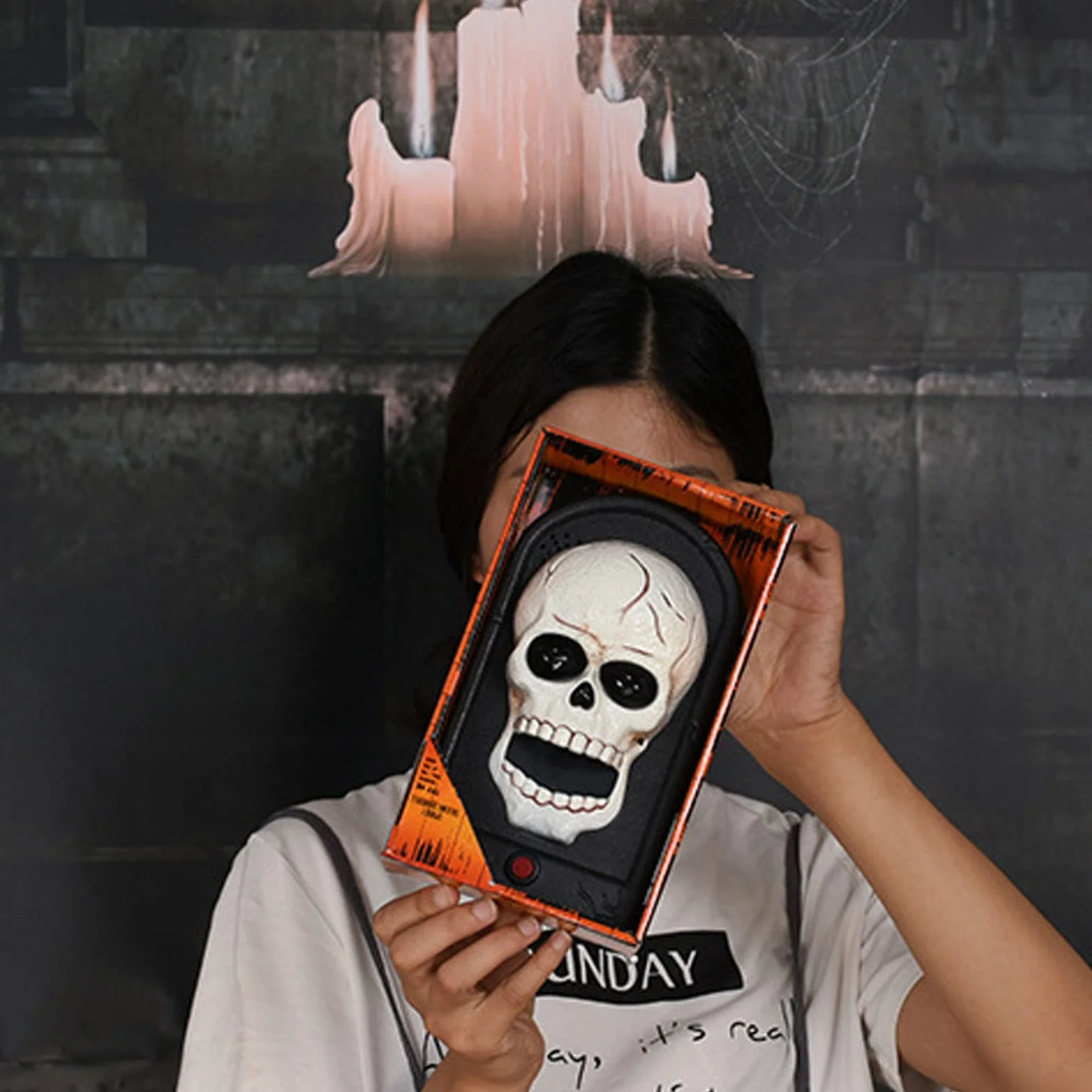 Upiorny dzwonek do drzwi wystający język kryty wystrój na zewnątrz łatwy w użyciu do nawiedzonego domu Escape Room Halloween dzwonek do dekoracji: Kształt czaszki