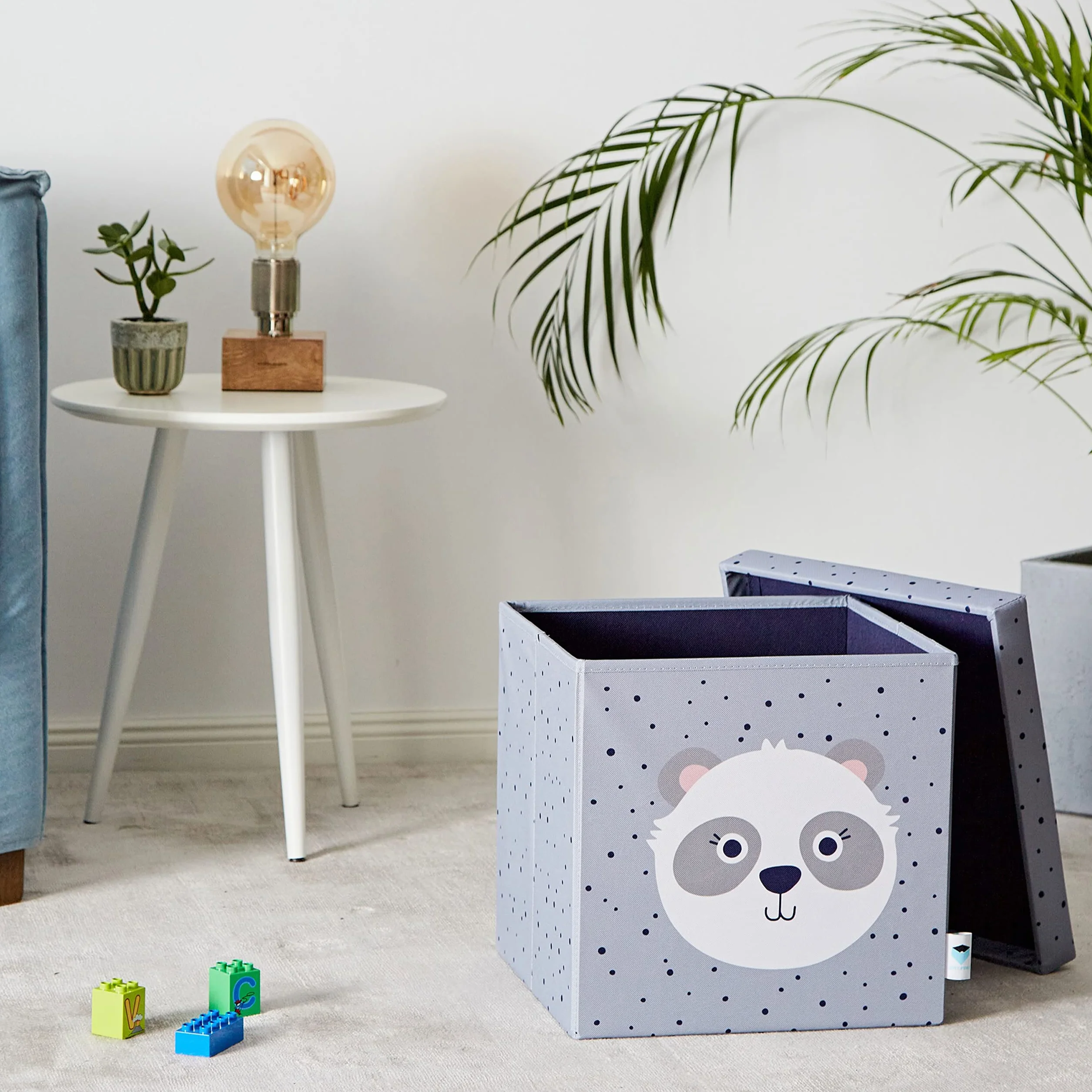 LOVE IT STORE IT Taboret do siedzenia z miejscem do przechowywania – skrzynia na zabawki z materiału – wzmocniona drewnem – obciążenie do 150 kg – szary z pandą – 35 x 35 x 35 cm
