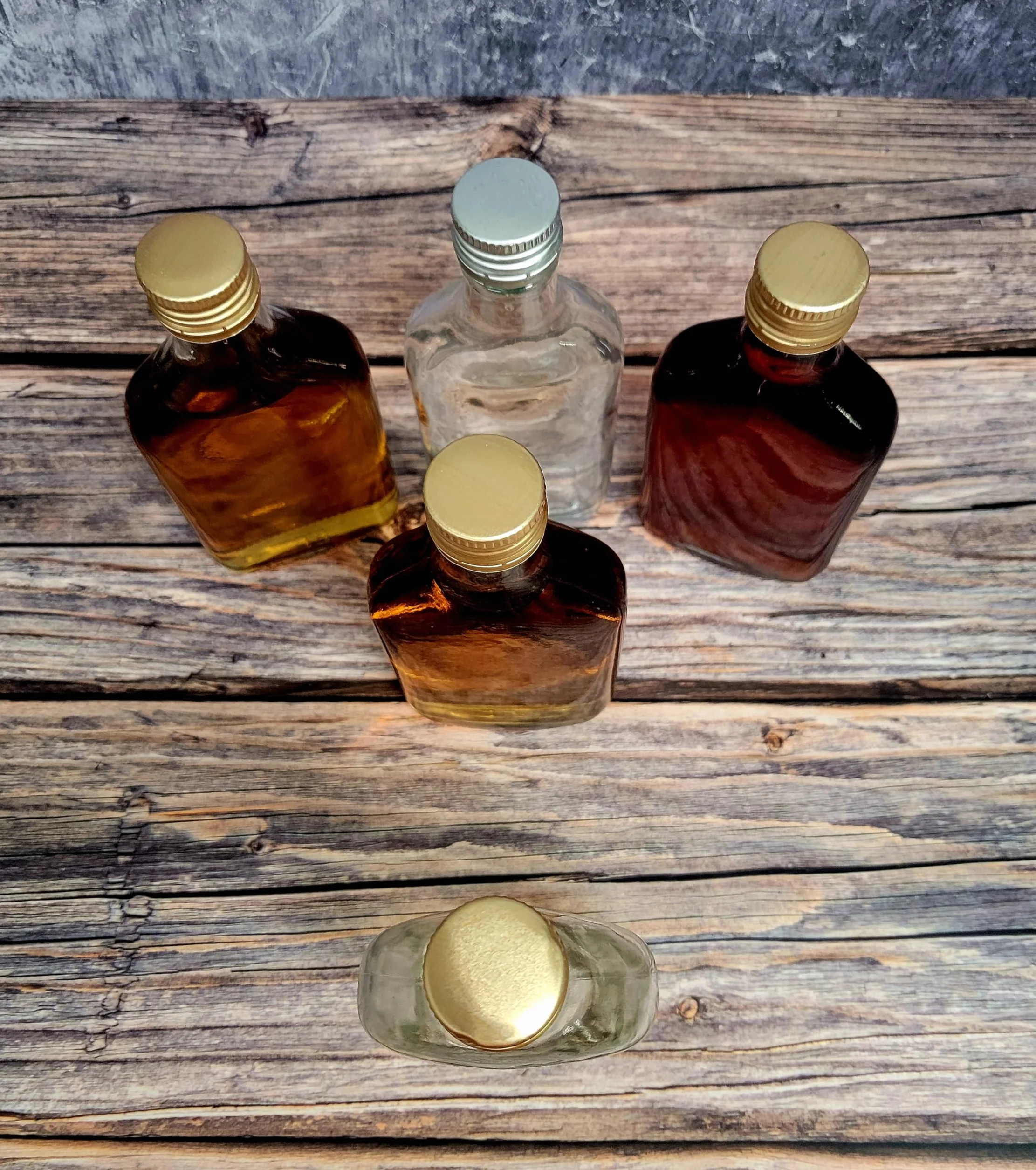 20 x szklane butelki 200 ml (0,2 l) i metalowe zakrętki (zakręcane pokrywki) – domowe zaparzanie oleju ginowego, octu, wódki winnej, 20 x butelka 200 ml + złote zakrętki)