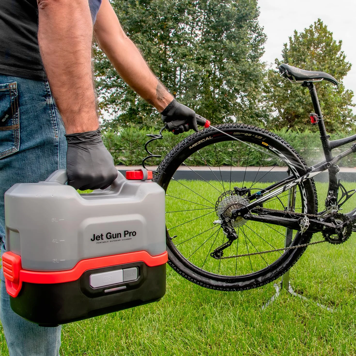 ERRECOM JET GUN PRO+, Przenośna Myjka Ciśnieniowa zasilana akumulatorem z szufladką na akcesoria, zbiornik na wodę 8 L, wąż spiralny 3 m, waga 2,9 kg