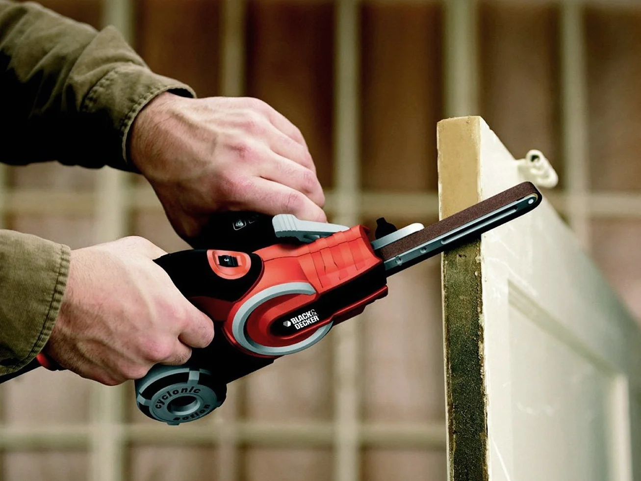 BLACK+DECKER Pilnik elektryczny 400 W z układem odsysania pyłu Cyclonic Action, szlifierka taśmowa, KA902EK-QS