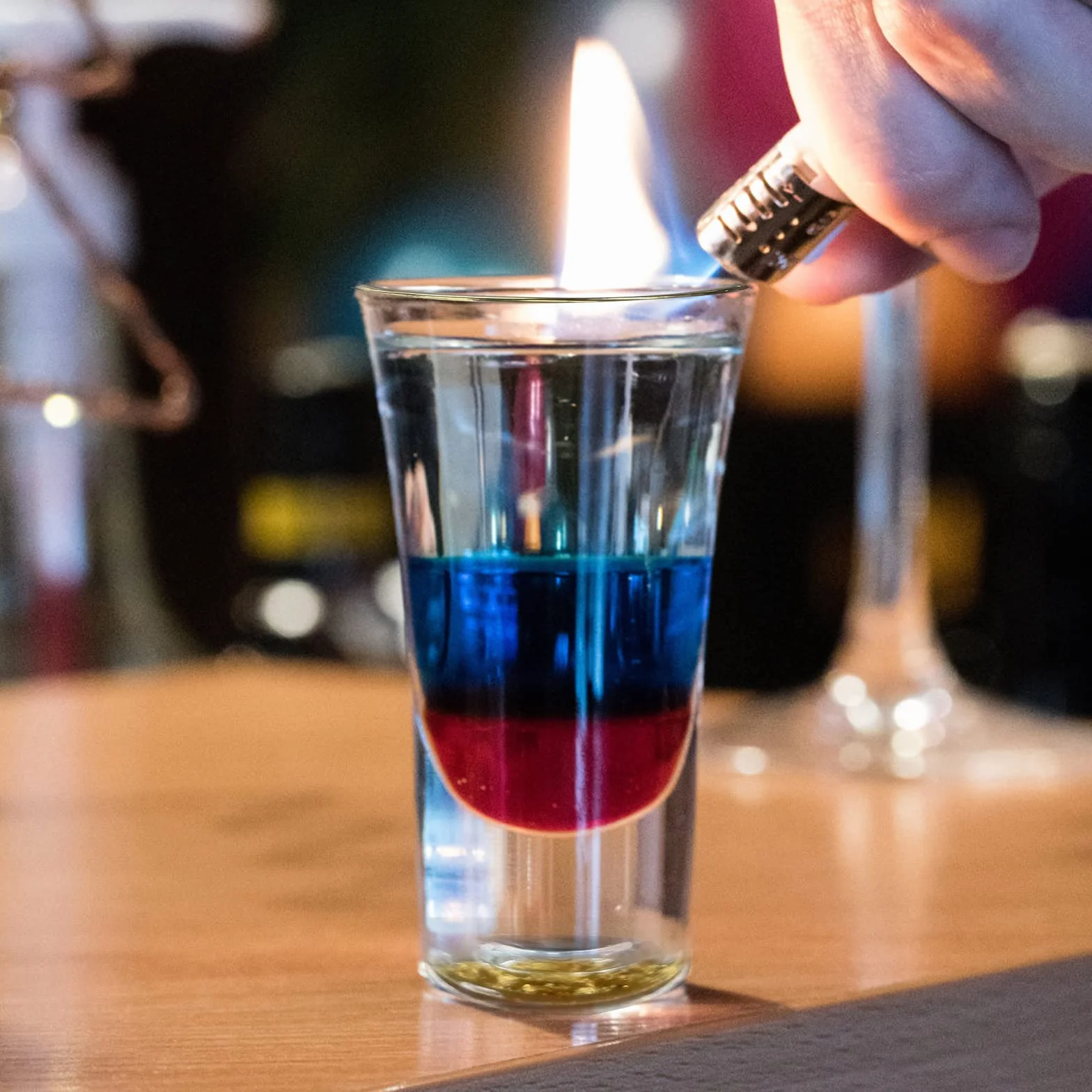 Zestaw 6 kreatywnych kieliszków do mocnych alkoholi, kieliszki do shotów, kieliszki do wódki z złotym tłoczeniem i złotą folią na dnie, idealne na imprezę, idealne do grappy, koniaku, wódki