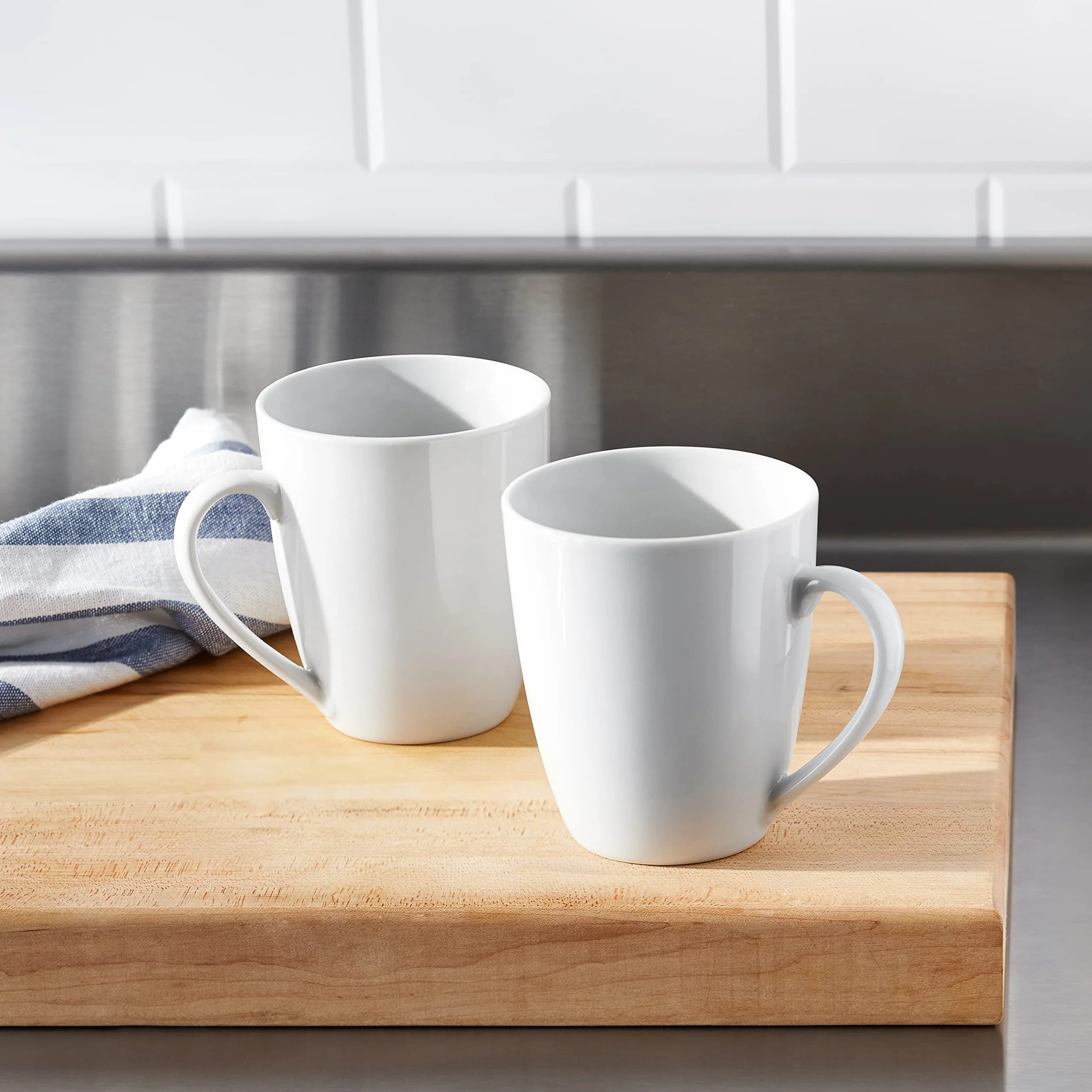 Amazon Basics 12-częściowy zestaw porcelanowych białych filiżanek do kawy, 355 ml
