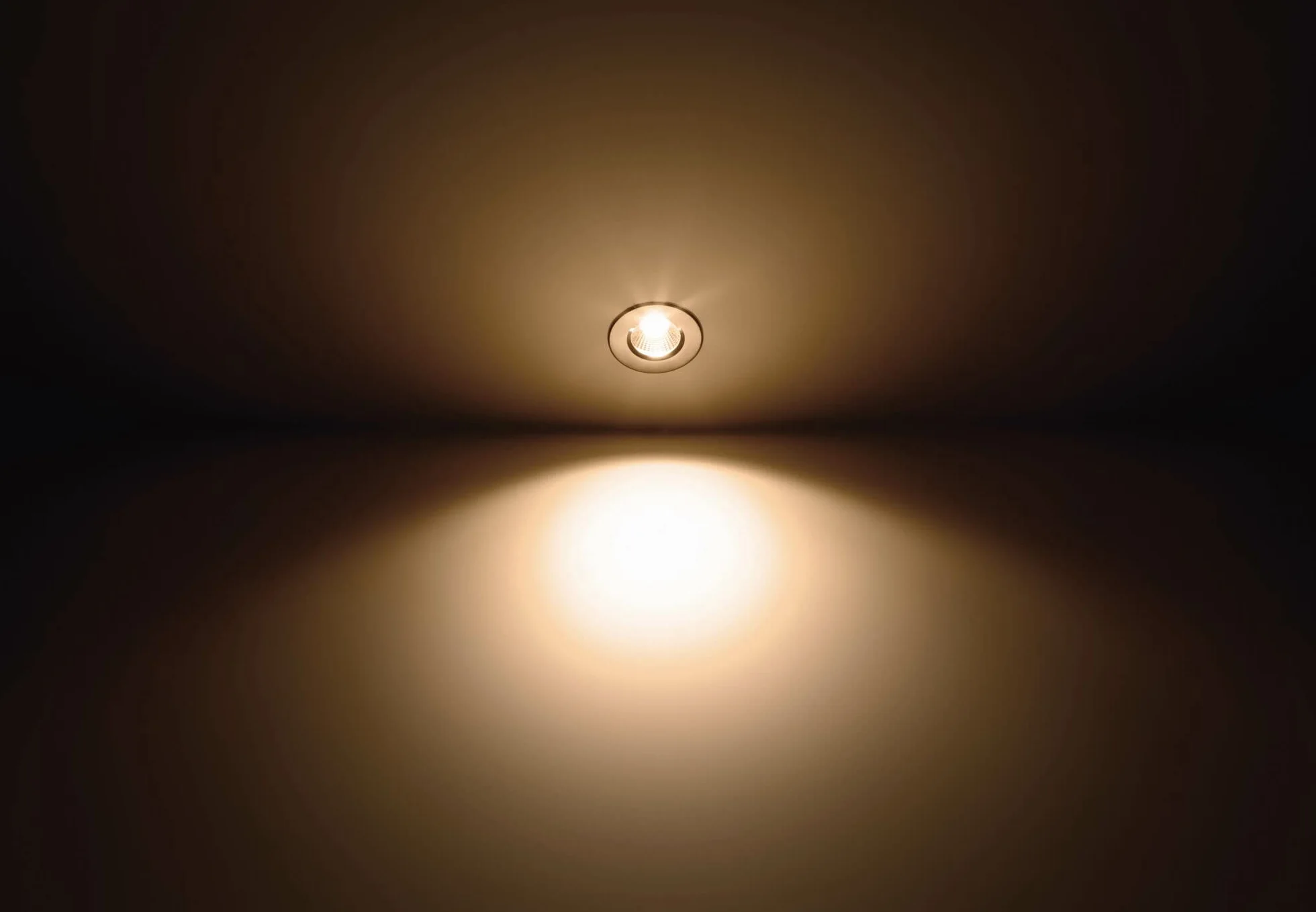 Philips Reflektor LED do nurkowania łazienkowy 2700 K 5,5 W IP65 [ciepła biel - srebrny] do oświetlenia wilgotnych pomieszczeń, łazienki i kuchni