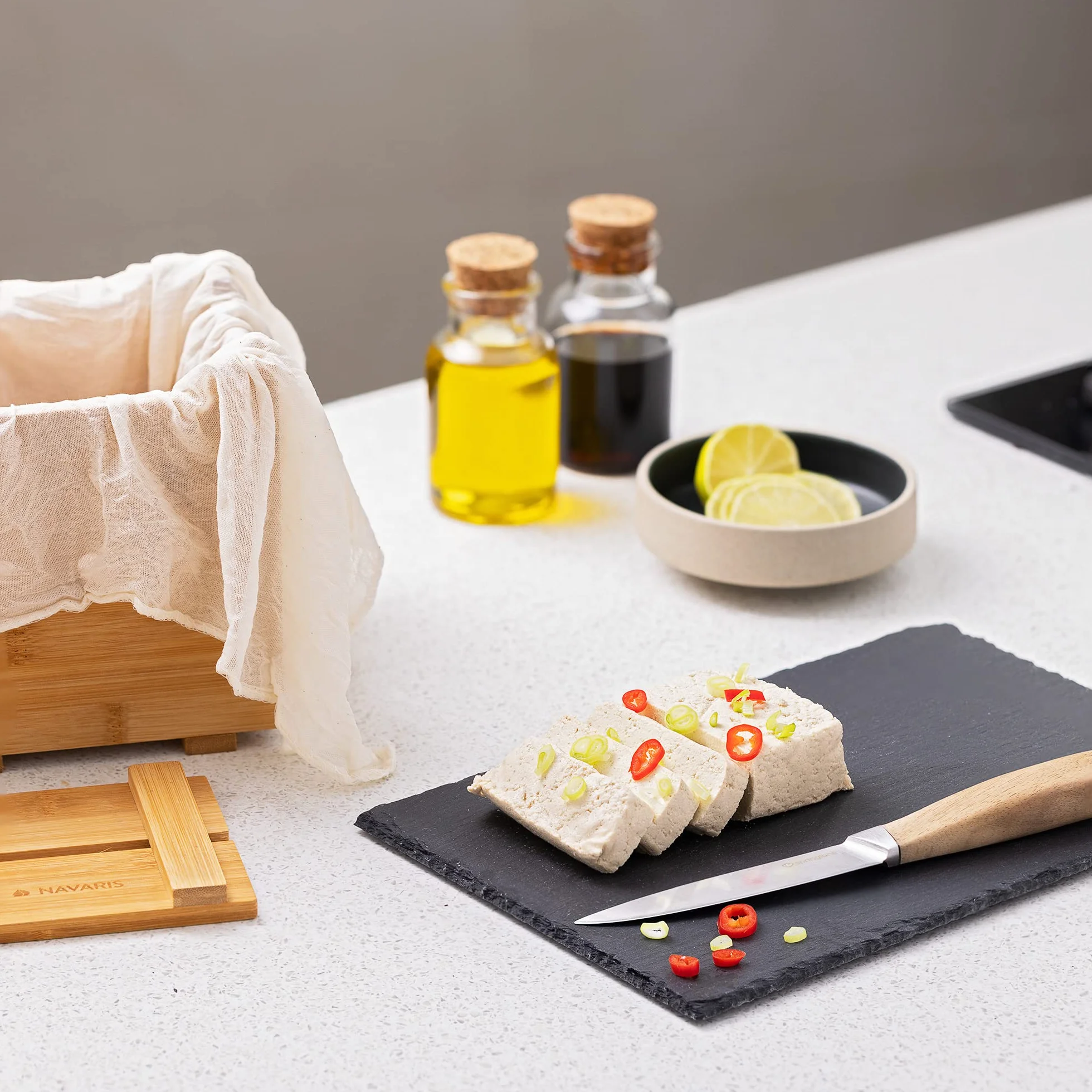 Navaris Bambusowy zestaw do robienia tofu – Forma do prasowania tofu do robienia świeżego domowego tofu, sera, tempeh – Zestaw do robienia tofu wykonany w 100% z naturalnego materiału