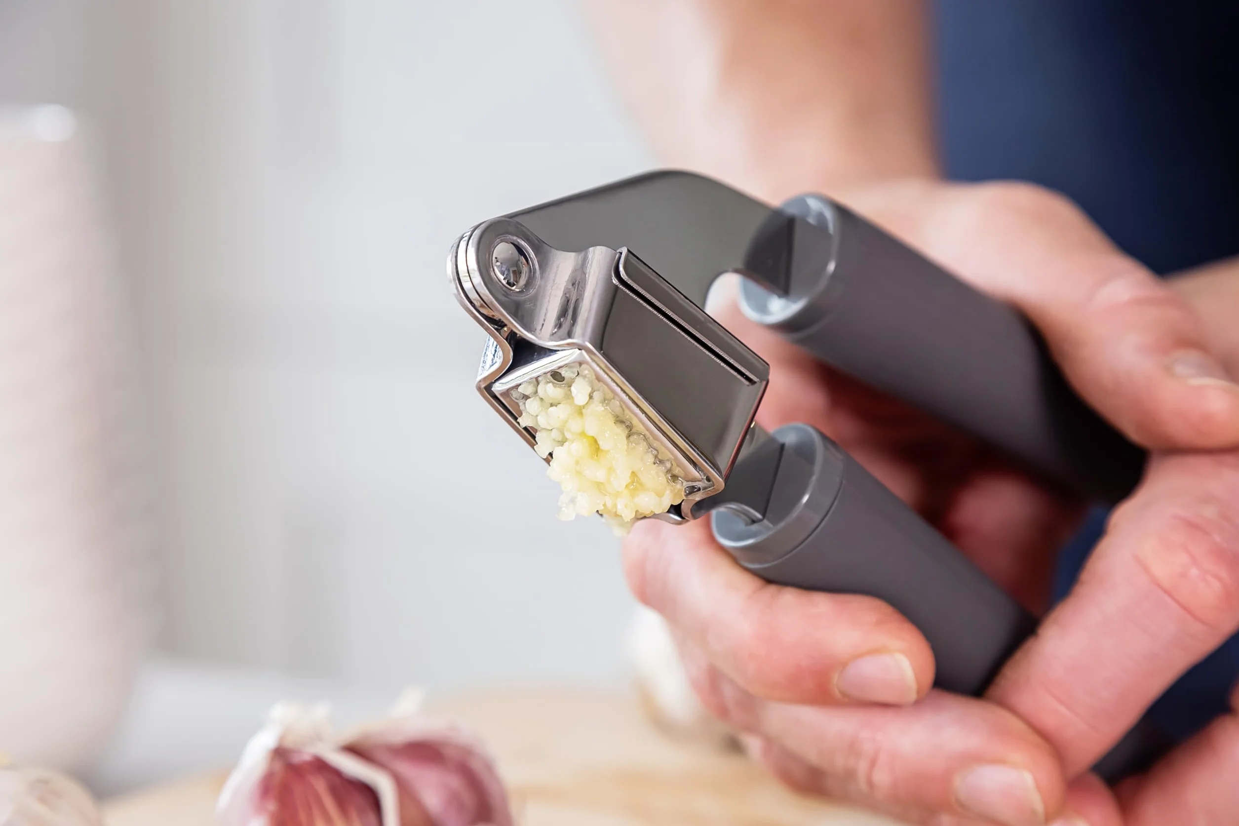 KitchenAid Wyciskacz do czosnku z miękkim uchwytem - grafitowy