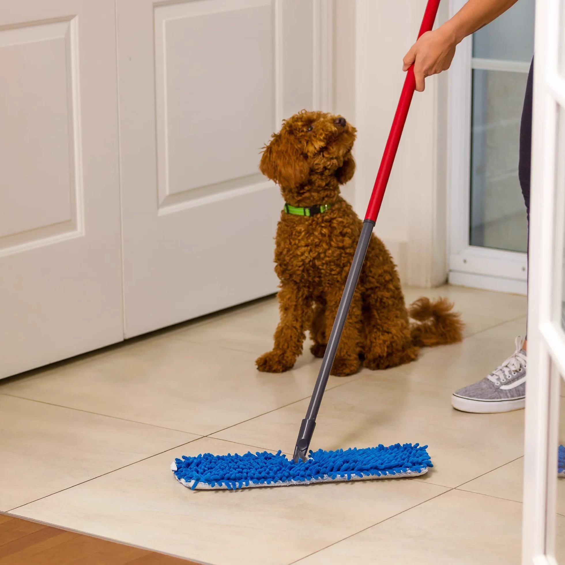 Vileda Pet Pro Uniwersalna mikrofibra | Płaski Mop | Trzy razy więcej usuwania sierści zwierząt domowych | Łatwe wkładanie | 100% mikrofibra | Zastosowanie na sucho na wielu powierzchniach | Można