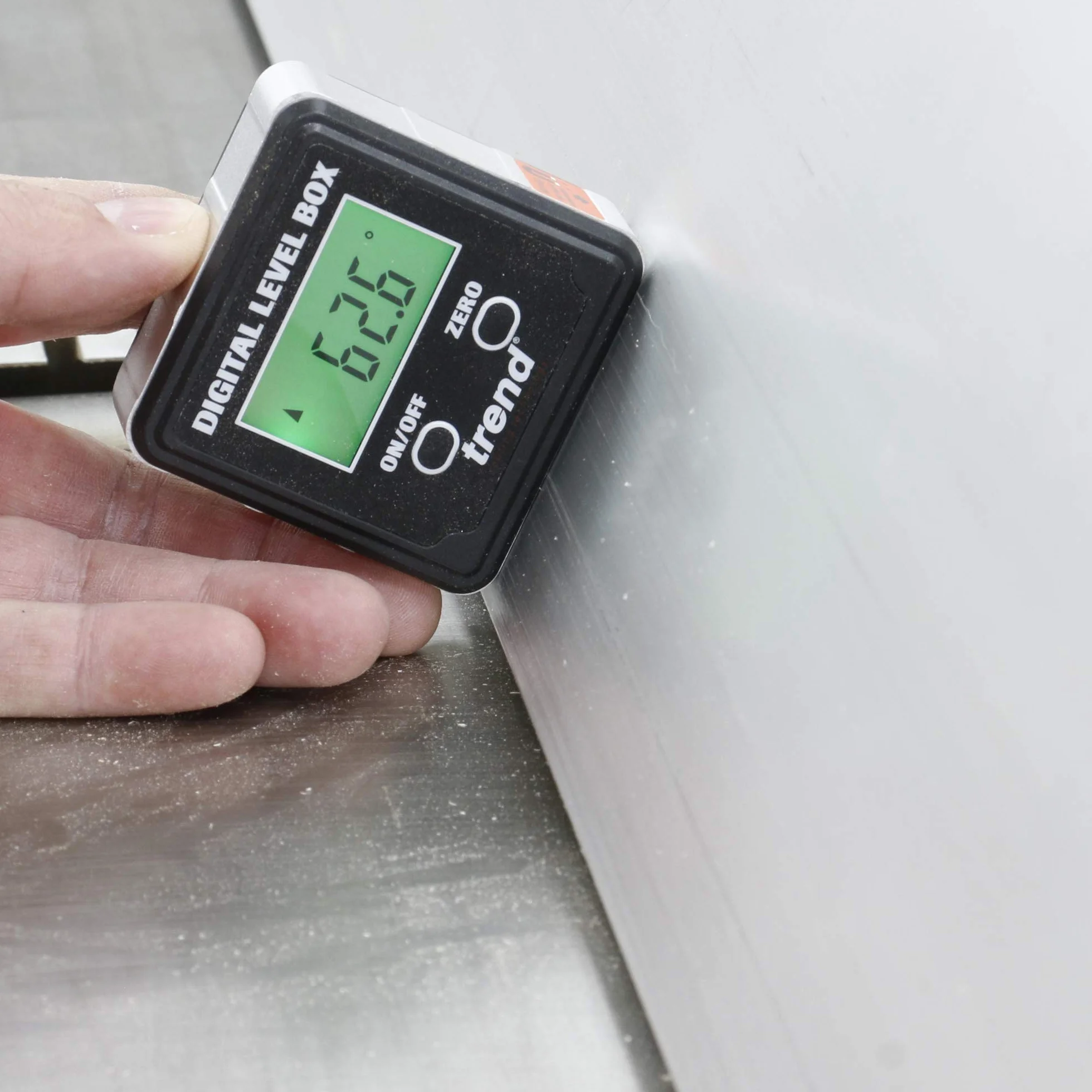 Trend Digital Level Box - magnetyczny celownik kątowy, podstawa magnetyczna do obsługi bez użycia rąk, DLB