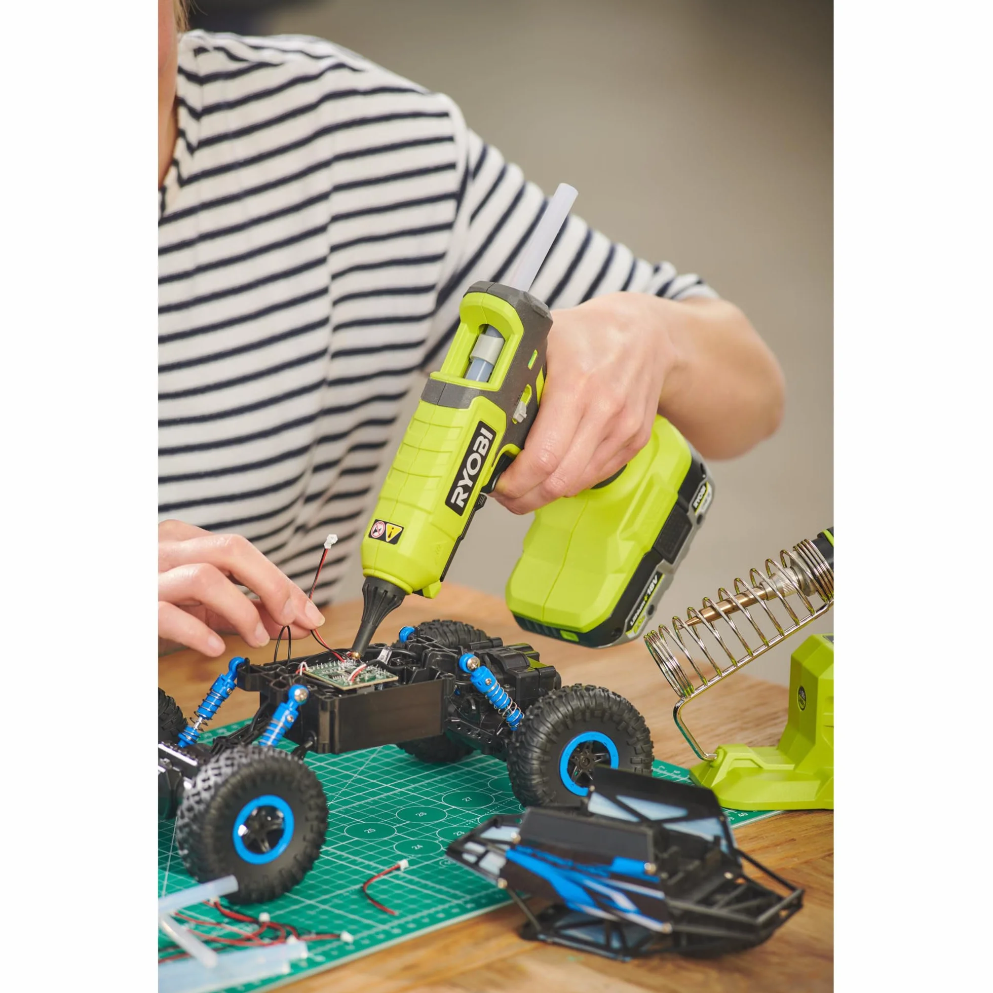 Ryobi RGL18-0 5133005002 Akumulatorowy Pistolet do Klejenia na Gorąco ONE+ 18 V, 2 Stopnie Temperatury Klejenia, Bezprzewodowy, bez Akumulatora