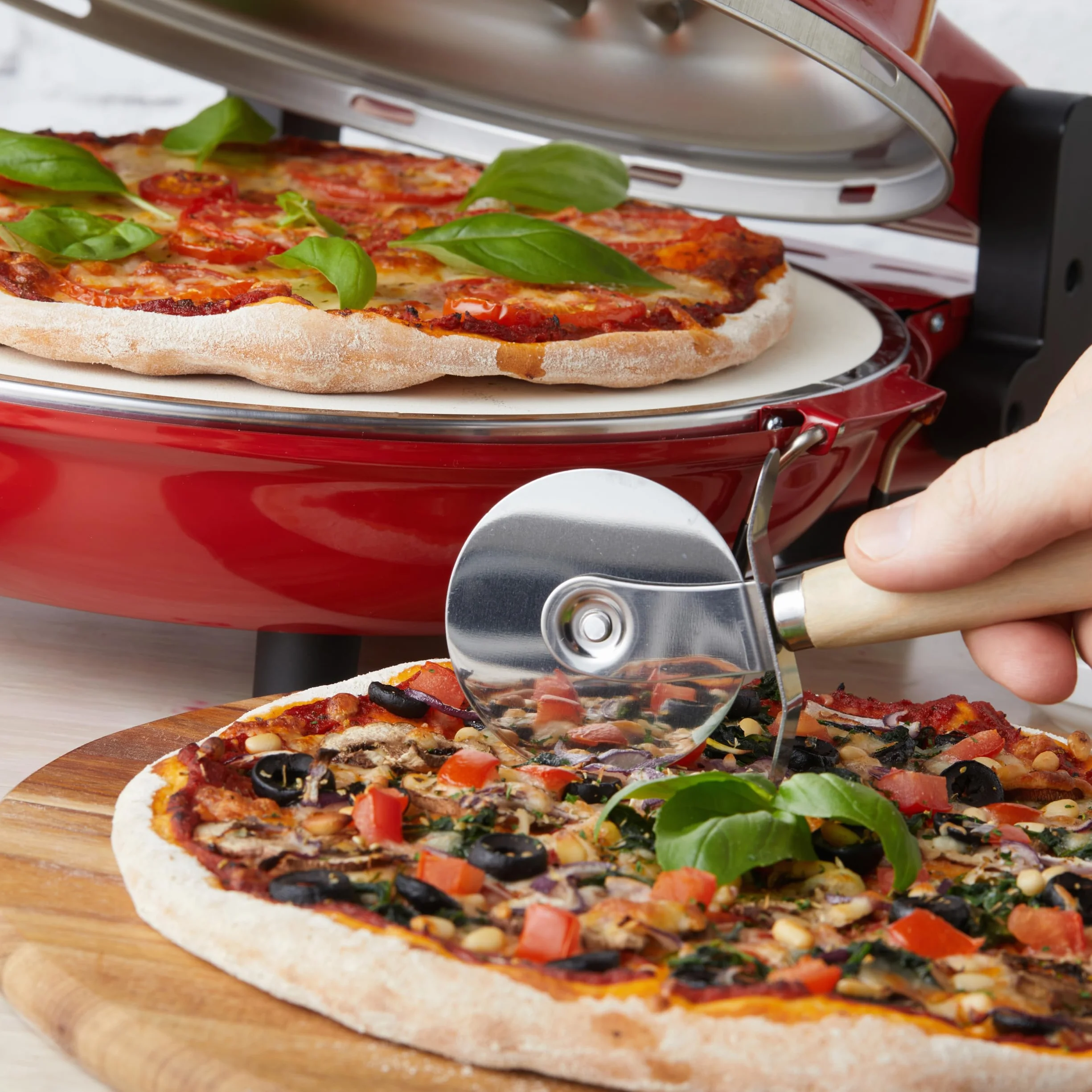 Petra PT5666VDE Elektryczny piecyk do pizzy — 1200 W, 5 ustawien grzania, szybkie nagrzewanie, profesjonalne pieczenie pizzy w 5 minut, wyjmowany kamien do pizzy, nóz i 2 lopatki, czerwony