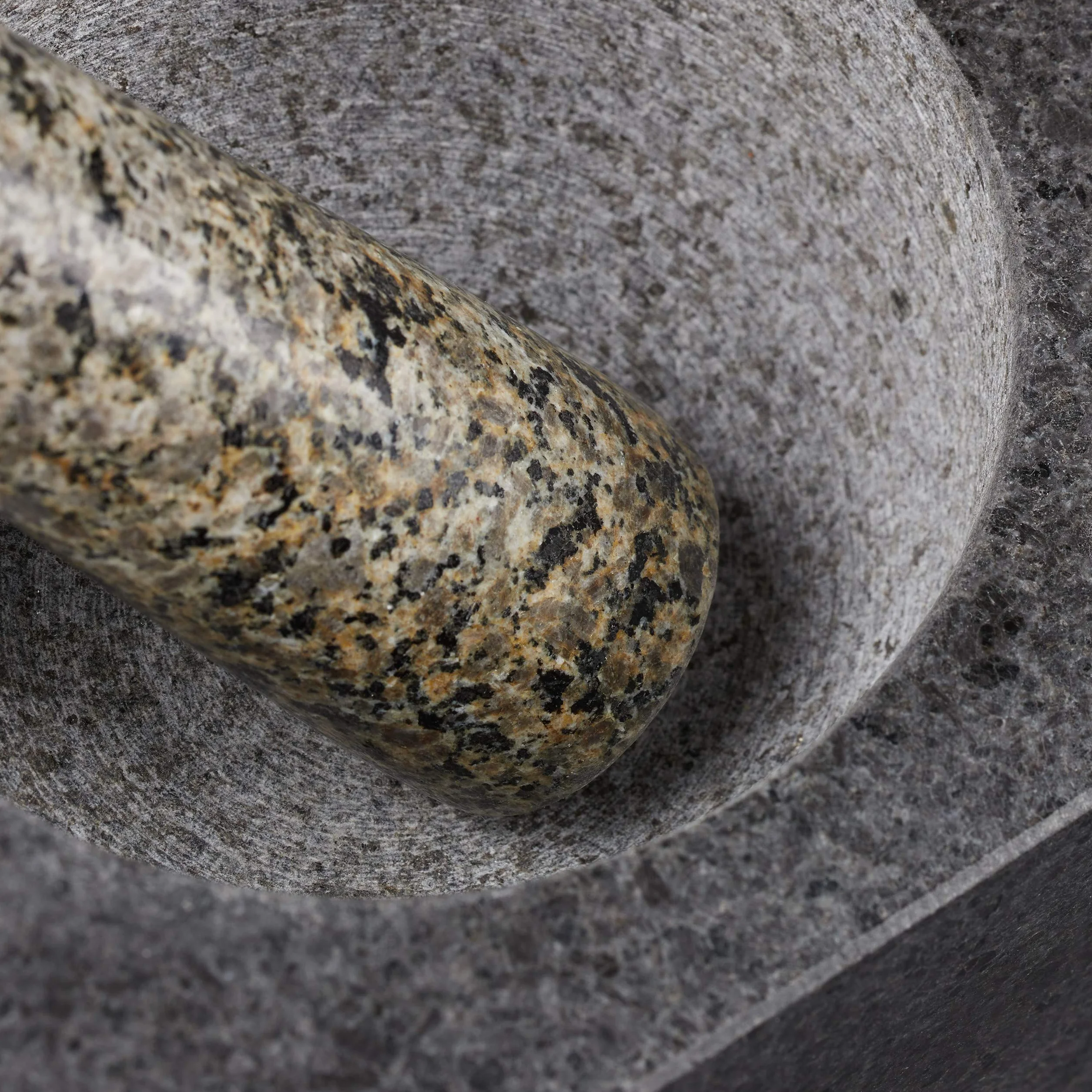 Relaxdays Moździerz kamienny z tłuczkiem granitowy 500 ml 14,5 cm ciemnoszary