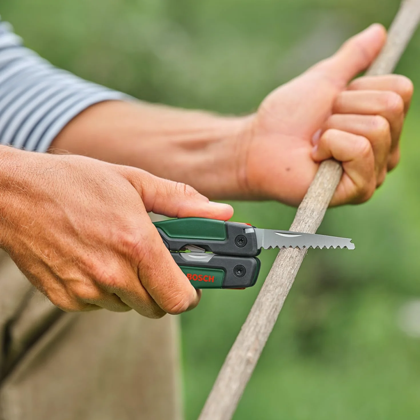 Bosch multitool 16 w 1 (wielofunkcyjny nóż, prac na zewn. i na kempingu, stal nierdz., funkcja blokady, miękka okł. Softgrip, 16 funkcji: szczypce, szczypce do cięcia drutu, wkrętak, nóż, piła itp.)