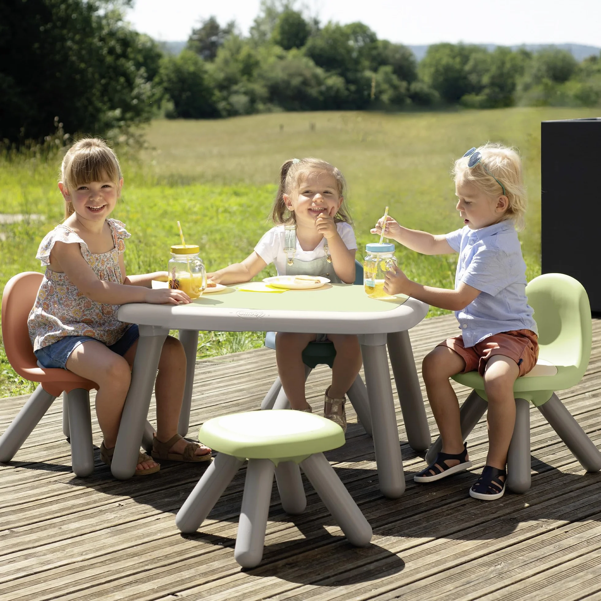 Smoby Life - Krzesło dziecięce w kolorze niebieskim - Do użytku wewnątrz i na zewnątrz - Powłoka anty-UV - Materiał z recyklingu - Od 18 miesięcy - Wyprodukowano we Francji