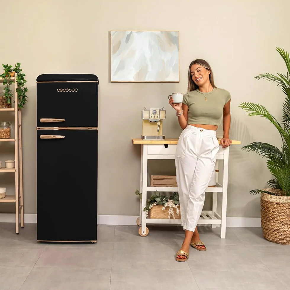 Cecotec 2-drzwiowa lodówka 215 l Bolero CoolMarket 2D Origin 215 Black E. Wysokość 148,2 cm i 55,2 cm szerokości, LED, chromowany uchwyt, szklane tace, regulacja temperatury, czarny
