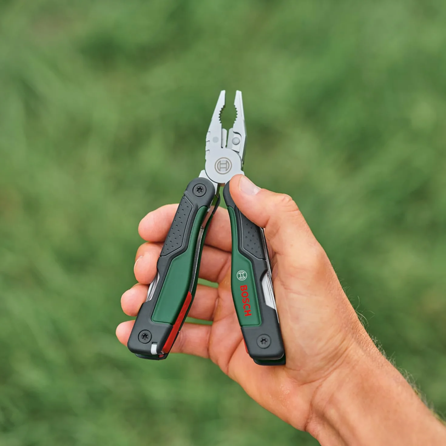 Bosch multitool 16 w 1 (wielofunkcyjny nóż, prac na zewn. i na kempingu, stal nierdz., funkcja blokady, miękka okł. Softgrip, 16 funkcji: szczypce, szczypce do cięcia drutu, wkrętak, nóż, piła itp.)