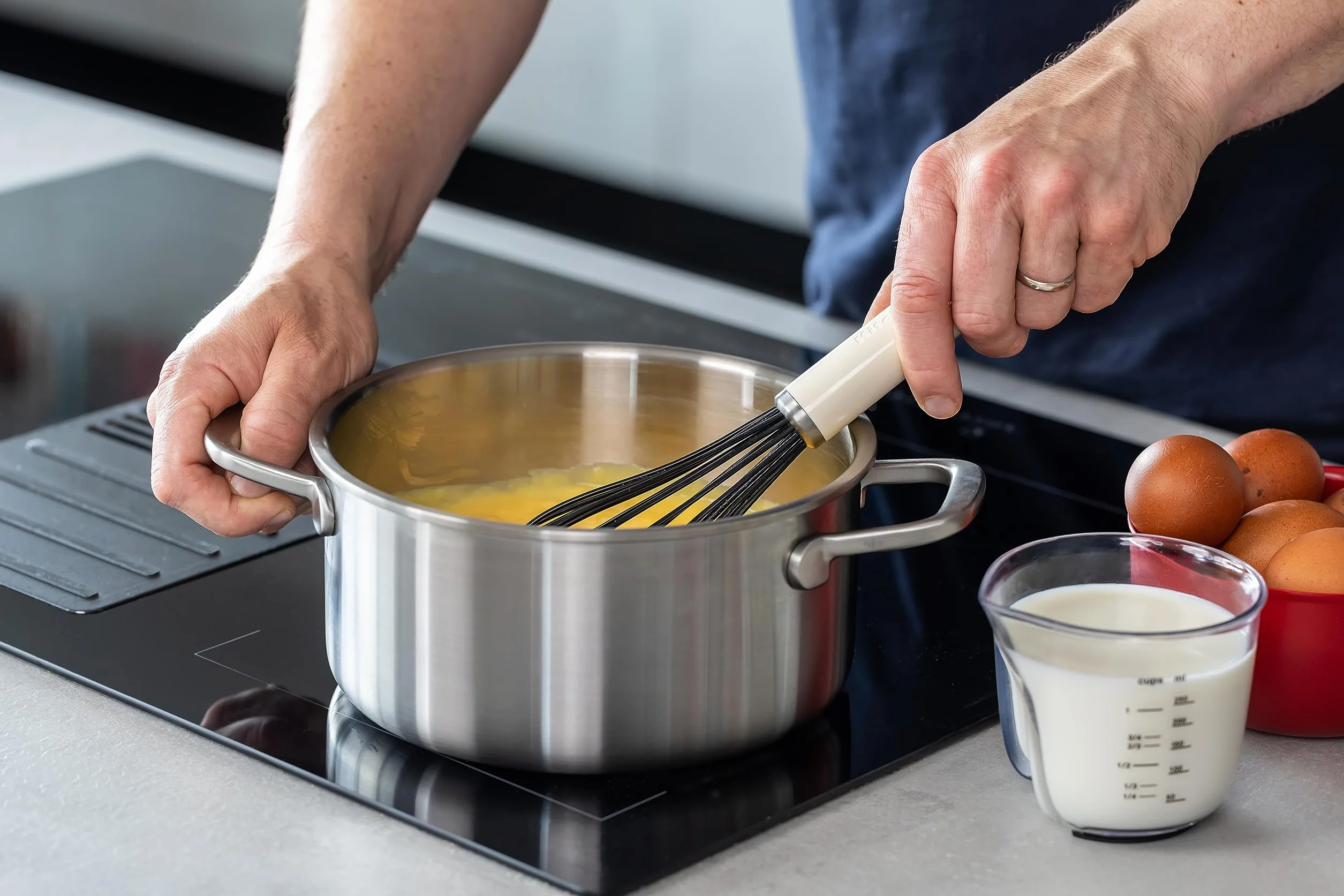 KitchenAid Klasyczna trzepaczka silikonowa - Almond Cream