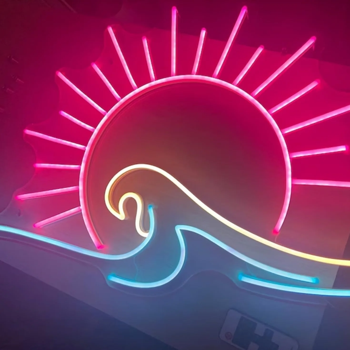 Neonowy znak wschodu słońca z falą 43 x 25 cm z przyciemnianym kontrolerem, neonowe światło LED z motywem fal morskich Anime, do jaskini mężczyzny, sypialni, na wesele, do baru, na imprezę, do pokoju