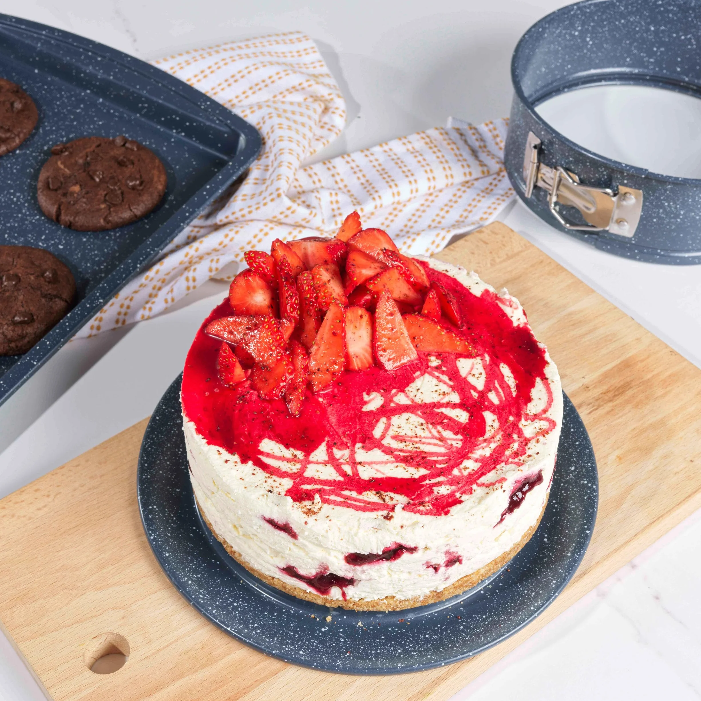 Russell Hobbs Nightfall Stone Tortownice z Wyjmowanym Dnem - Zestaw 2 Okrągłych Foremek do Pieczenia o Średnicy 24 cm, Xylan Nieprzywierająca, Łatwe Wyjmowanie Spodu, Stal Węglowa, Bez PFOA