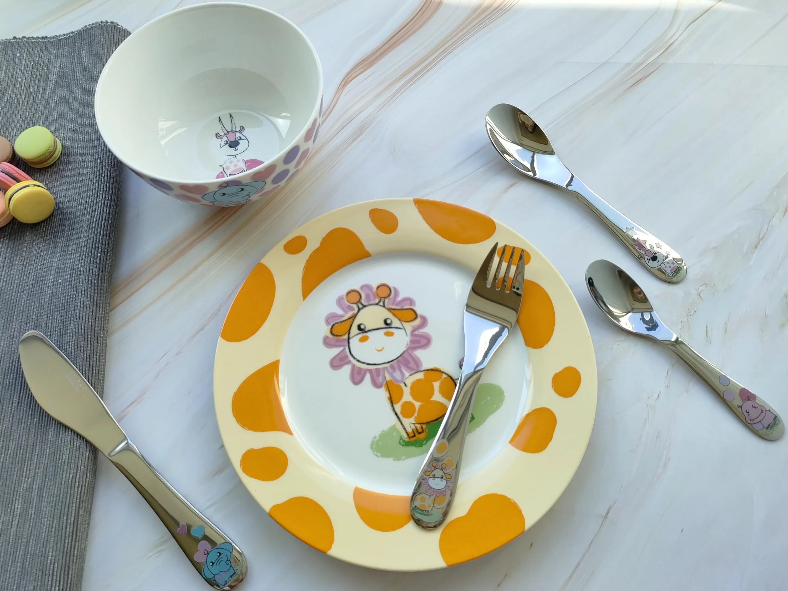 Exzact Zestaw obiadowy dla dzieci, sztućce, zestaw upominkowy, stal nierdzewna, porcelana, 1 miska, 1 x talerz, 1 x nóż obiadowy, 1 x widelec, 1 x łyżeczka, 1 x łyżka stołowa