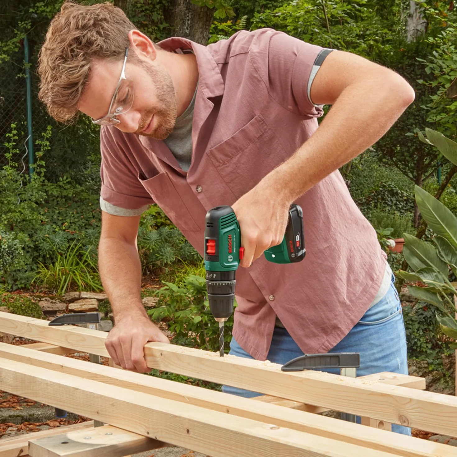 Bosch Akumulatorowa wiertarka udarowa EasyImpact 18V-40 (wkręcania, wiercenia w drewnie, metalu i tworzywach sztucznych; wiercenia udarowego w murze; 241 bitów; 1 akumulator 1,5 Ah; system 18V)
