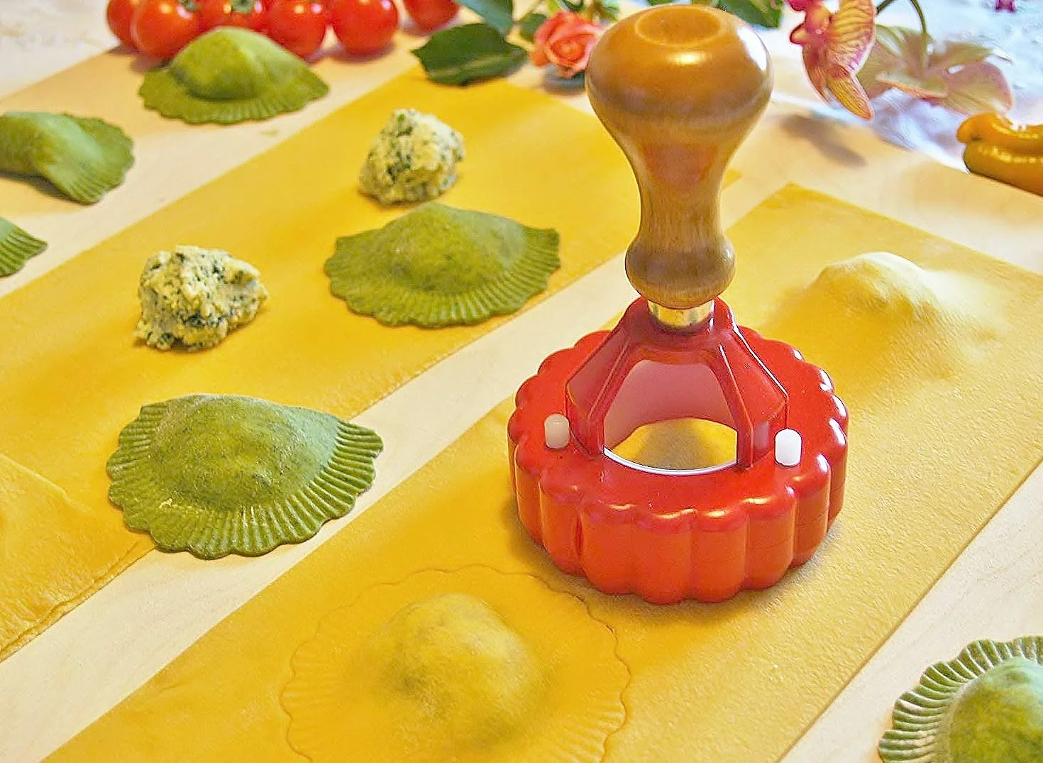 Wykrojnik do ravioli Margerite śr. 90 mm z wypychaczem do sprężyn 990275