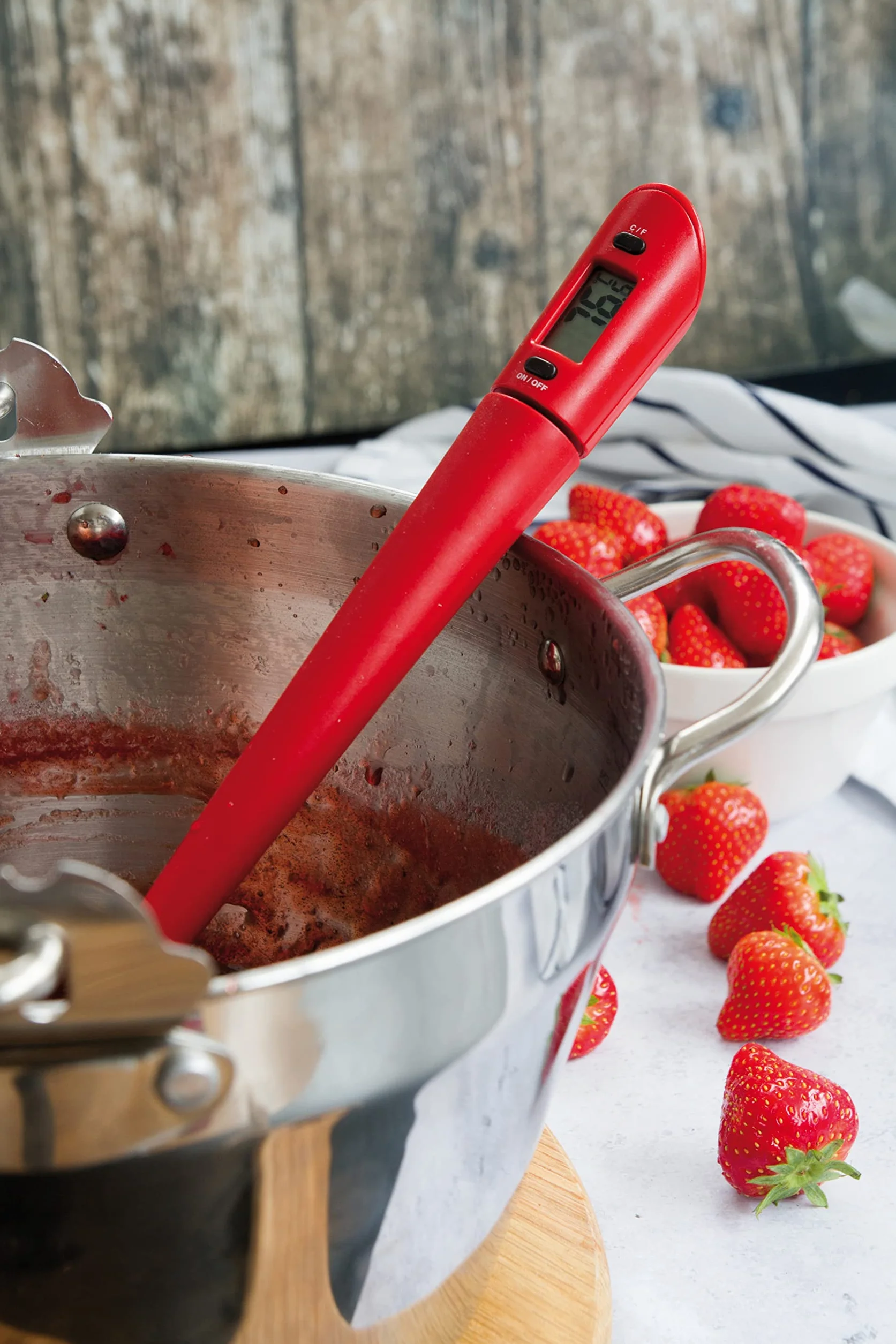 KitchenCraft Termometr do Dżemu/Cukru z Łyżką Home Made, 32 cm - Kolor Czerwony