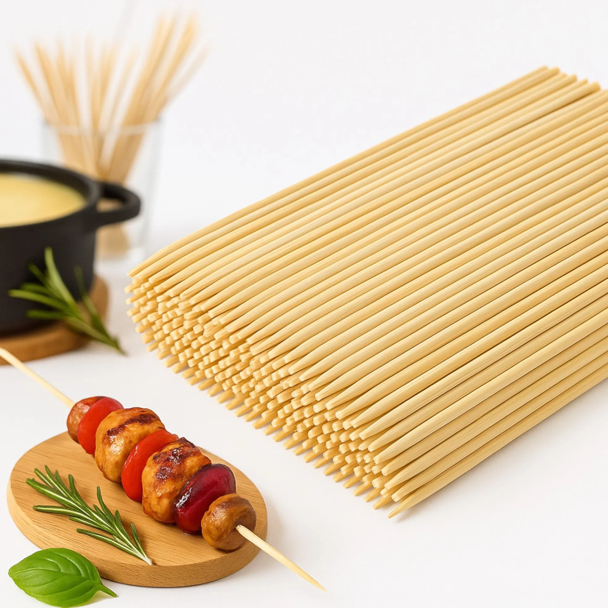 MIJOMA Bambusowe szpikulce do szaszłyków, 200 sztuk, długość 25 cm, ze stabilnego, biodegradowalnego bambusa, idealne na grill, imprezę, BBQ i wiele innych (200, 25 cm)