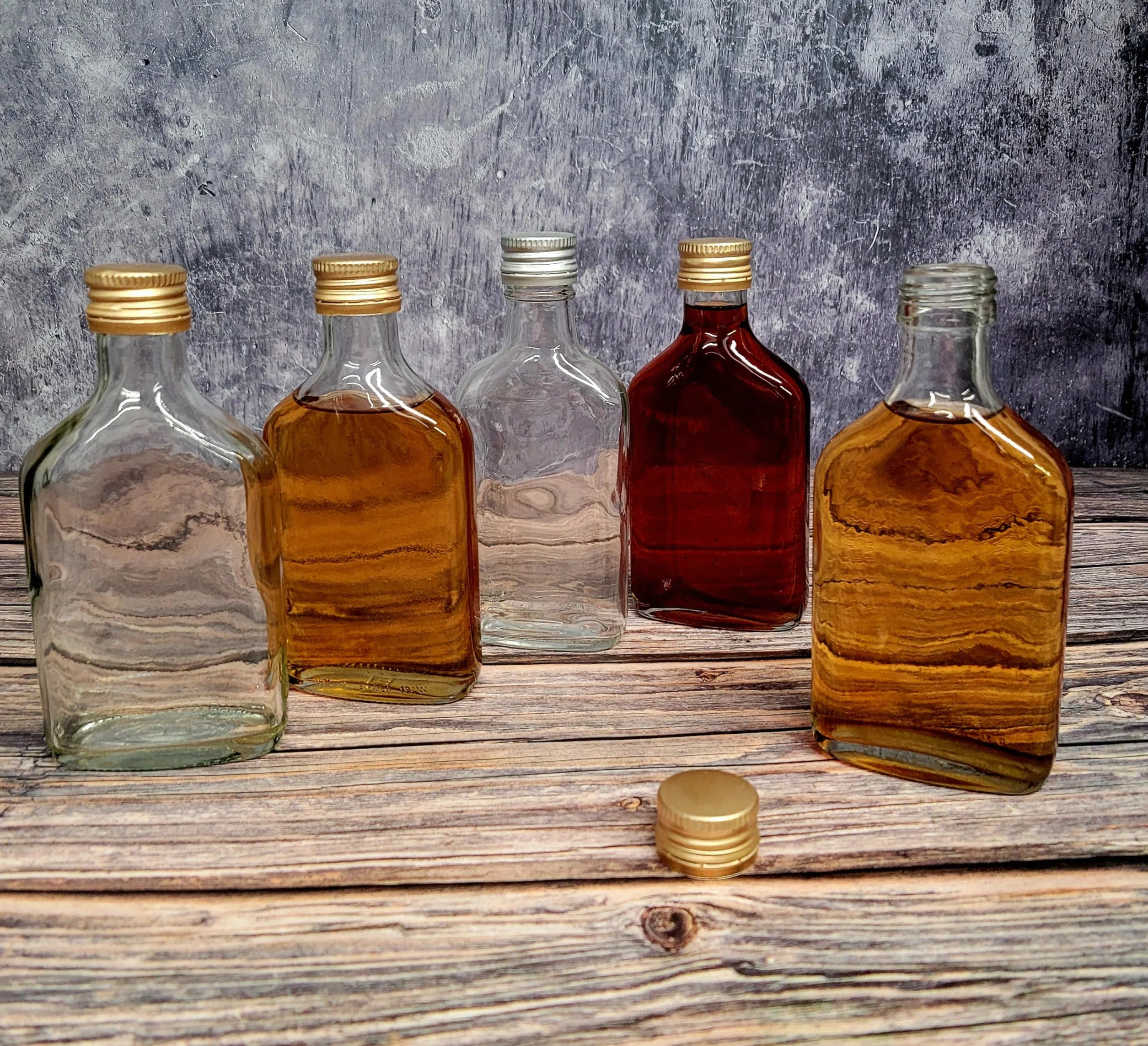 20 x szklane butelki 200 ml (0,2 l) i metalowe zakrętki (zakręcane pokrywki) – domowe zaparzanie oleju ginowego, octu, wódki winnej, 20 x butelka 200 ml + złote zakrętki)